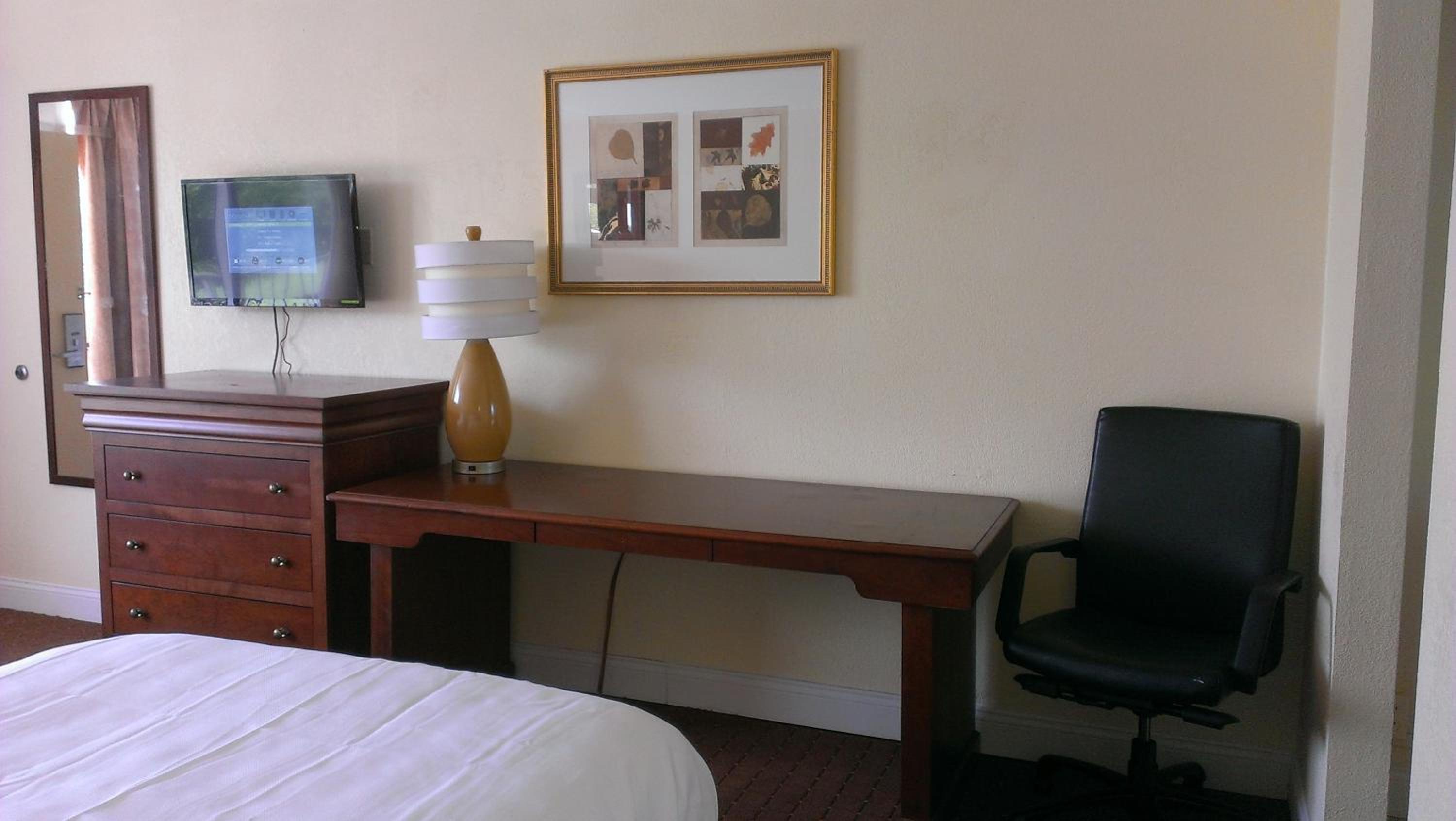 Deluxe King Room - Non-Smoking photo 3