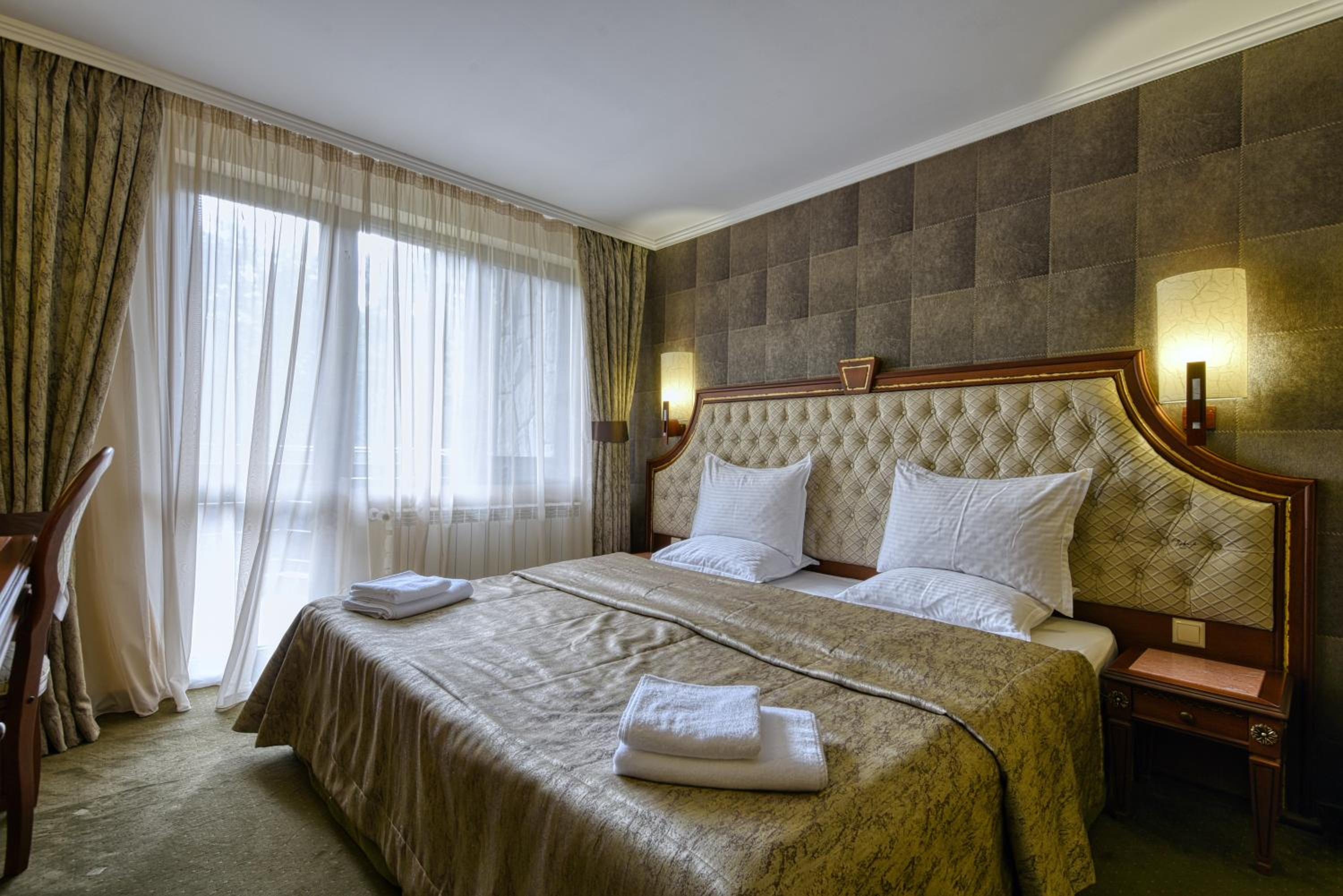 Two-Bedroom Suite with Balcony - Photo 14