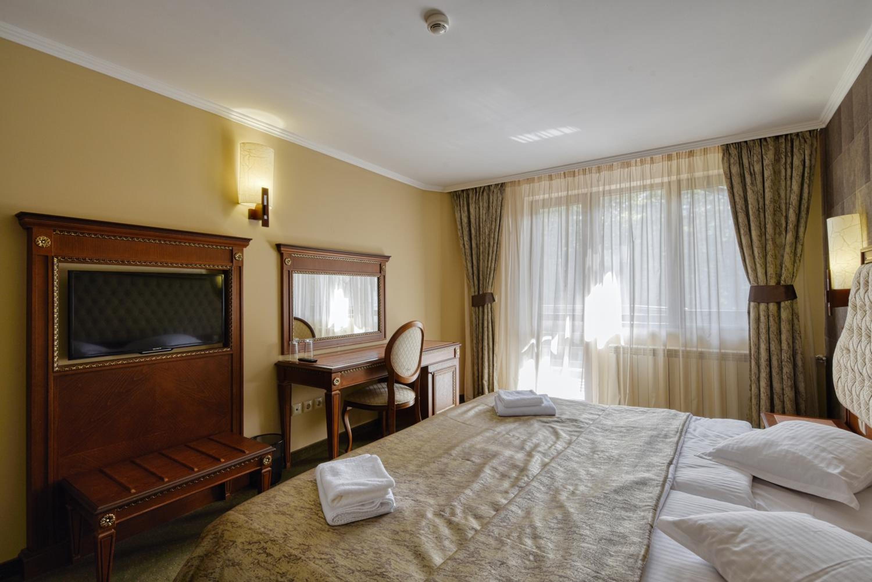 Two-Bedroom Suite with Balcony - Photo 13