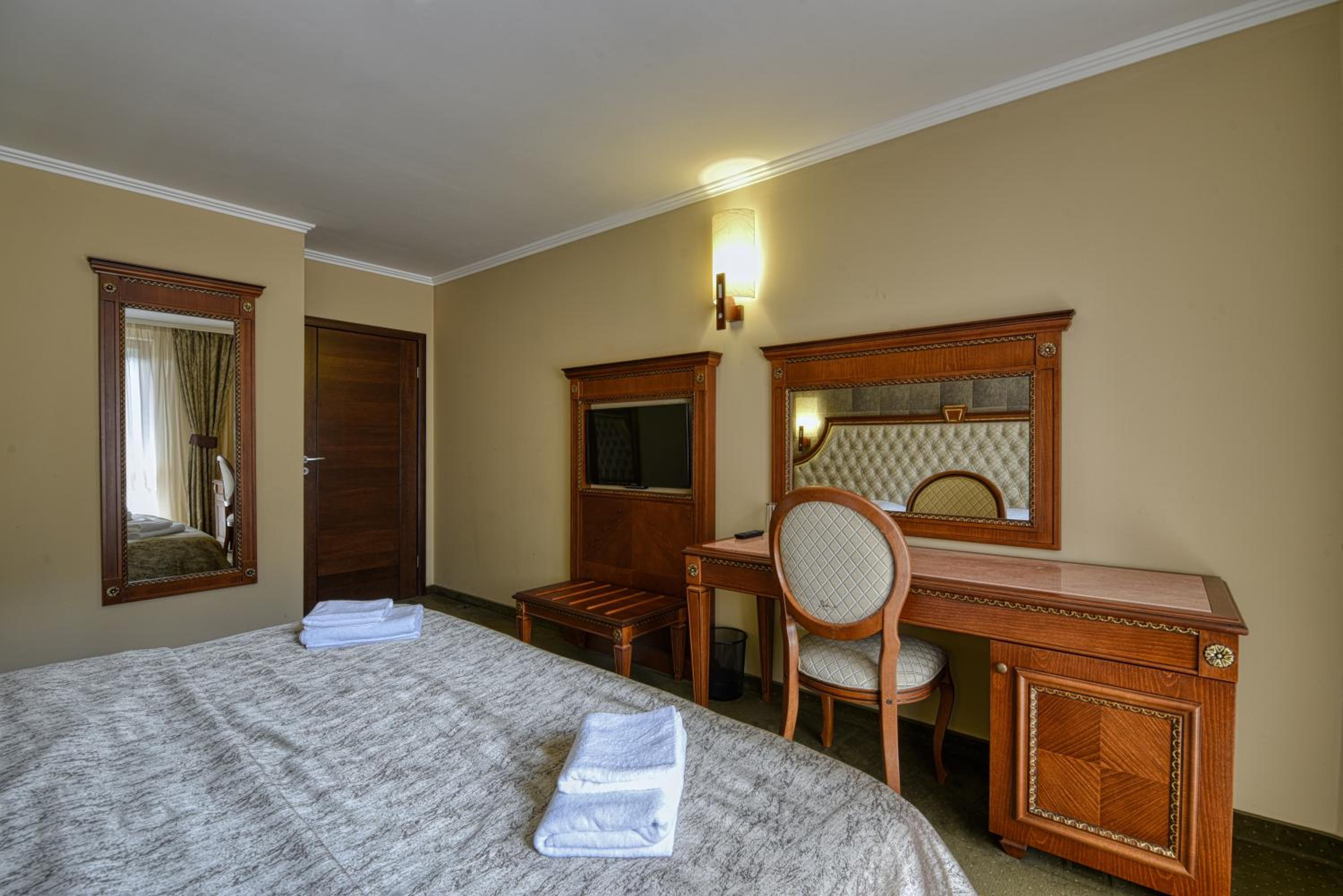 Two-Bedroom Suite with Balcony - Photo 15