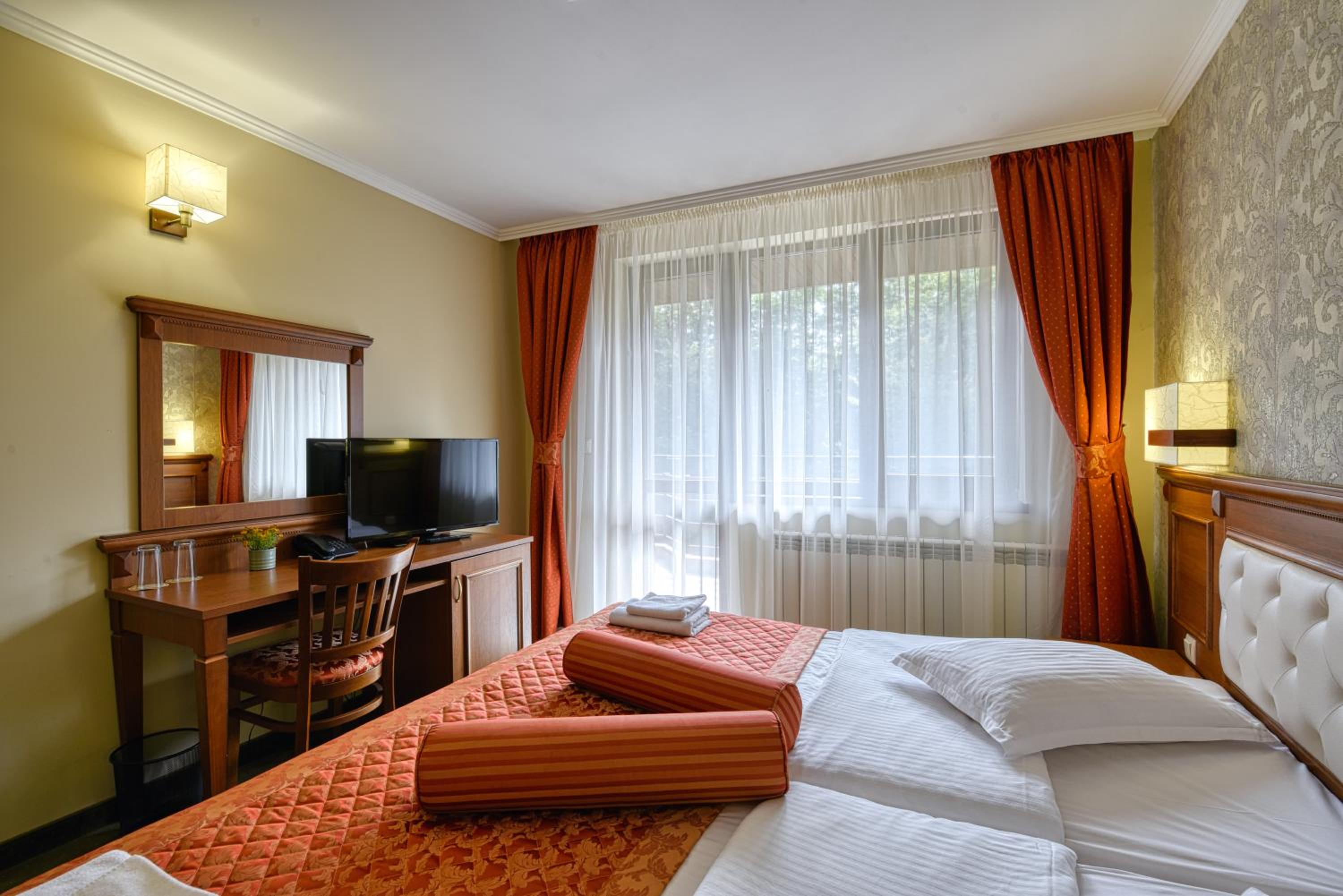Deluxe Two-Bedroom Apartment with Balcony - Photo 5