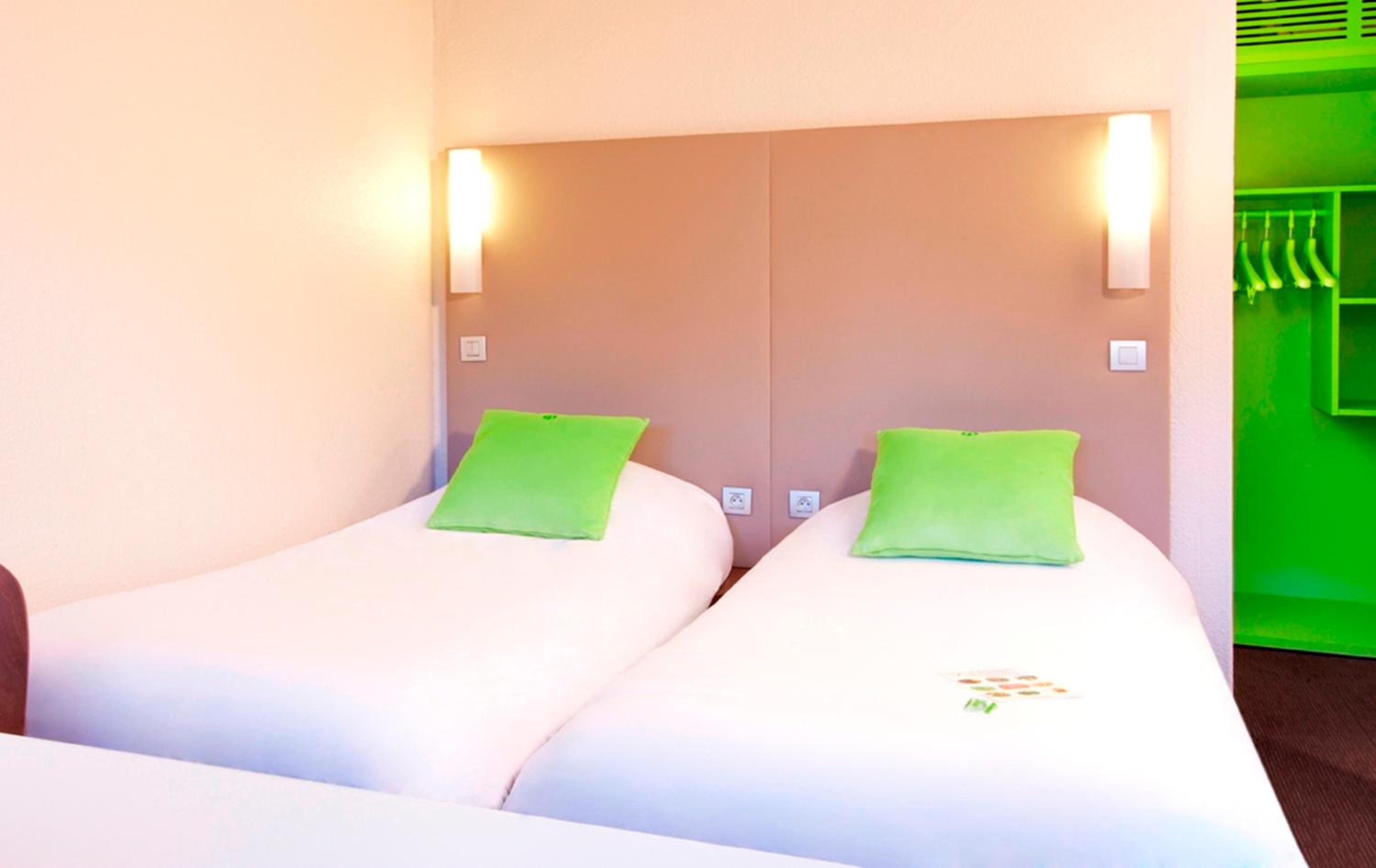 Standard Twin Room - Photo 1