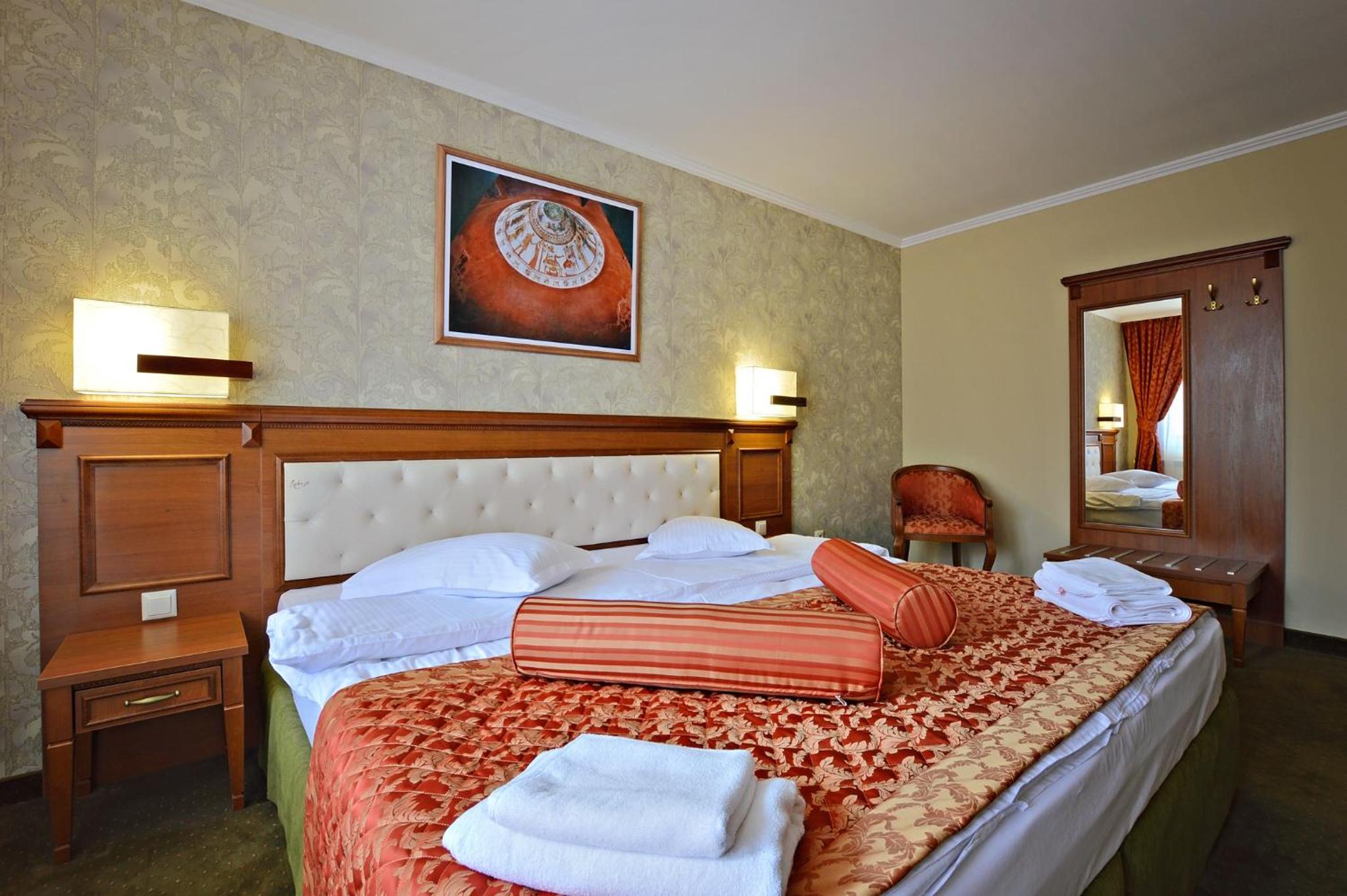 Two-Bedroom Apartment with Balcony - Photo 7