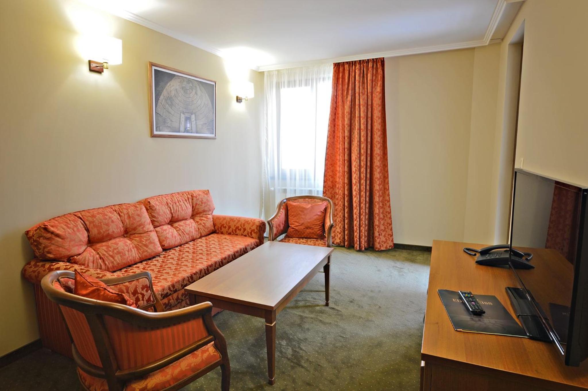 Two-Bedroom Apartment with Balcony - Photo 10