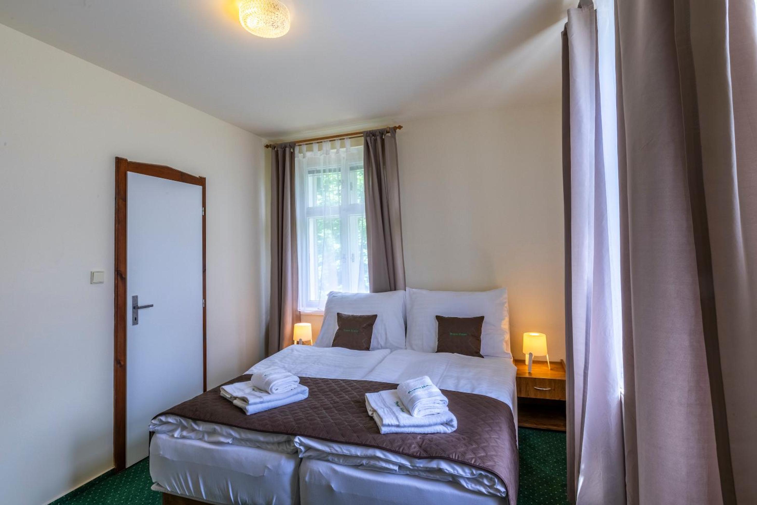 Standard Double or Twin Room photo 3