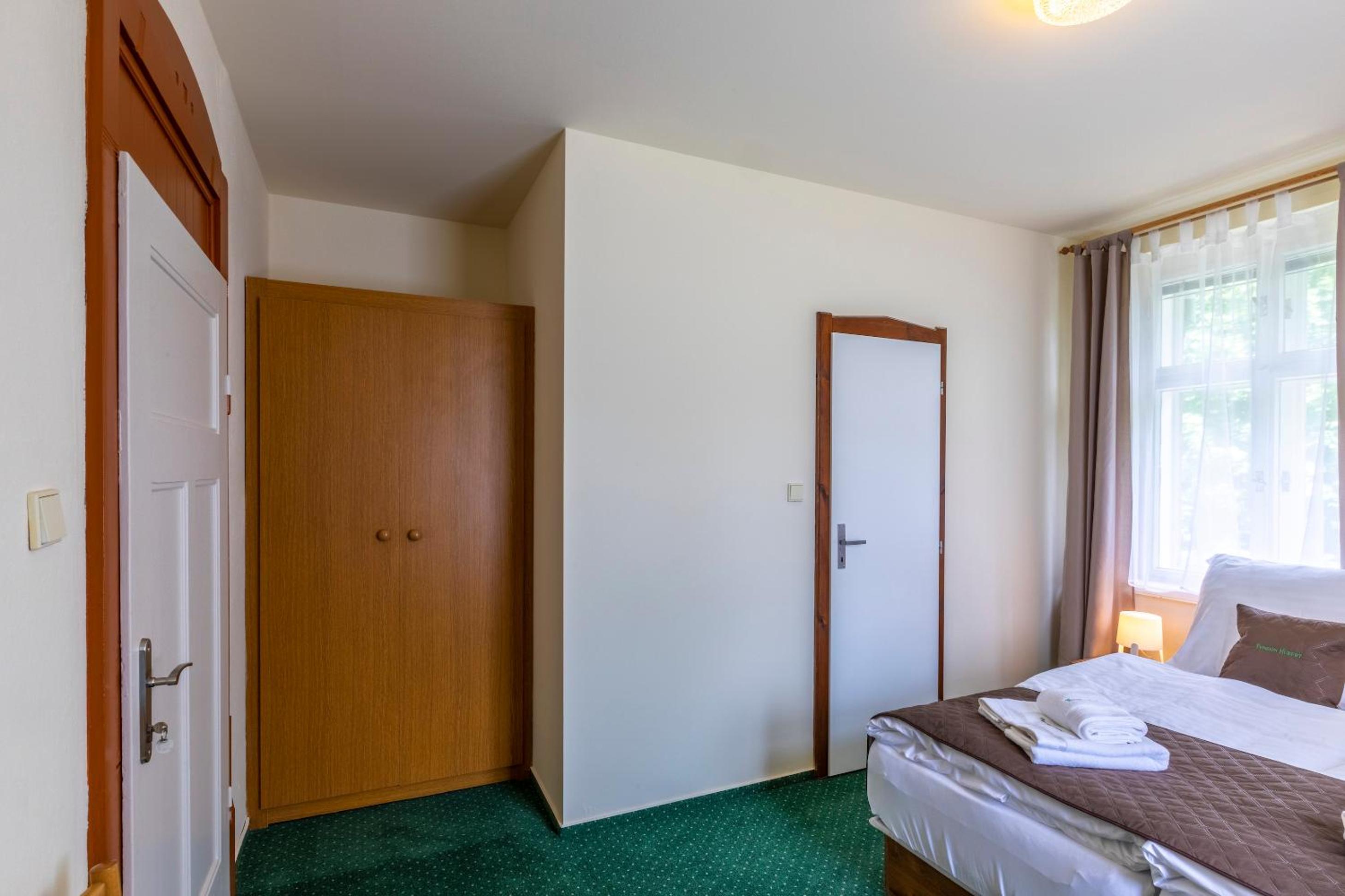 Standard Double or Twin Room photo 3