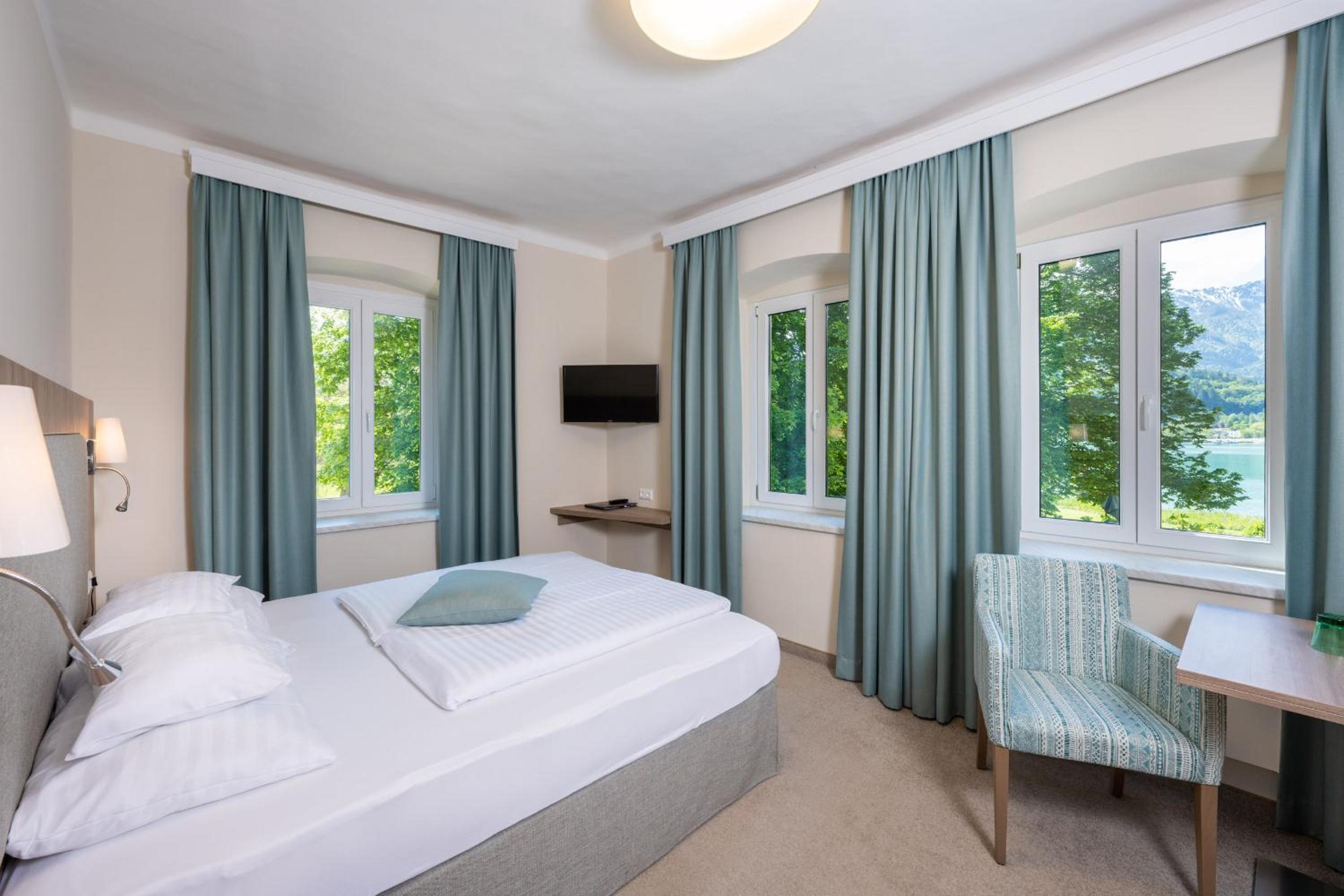 Superior Double Room with Lake View (without Balcony) - Photo 8