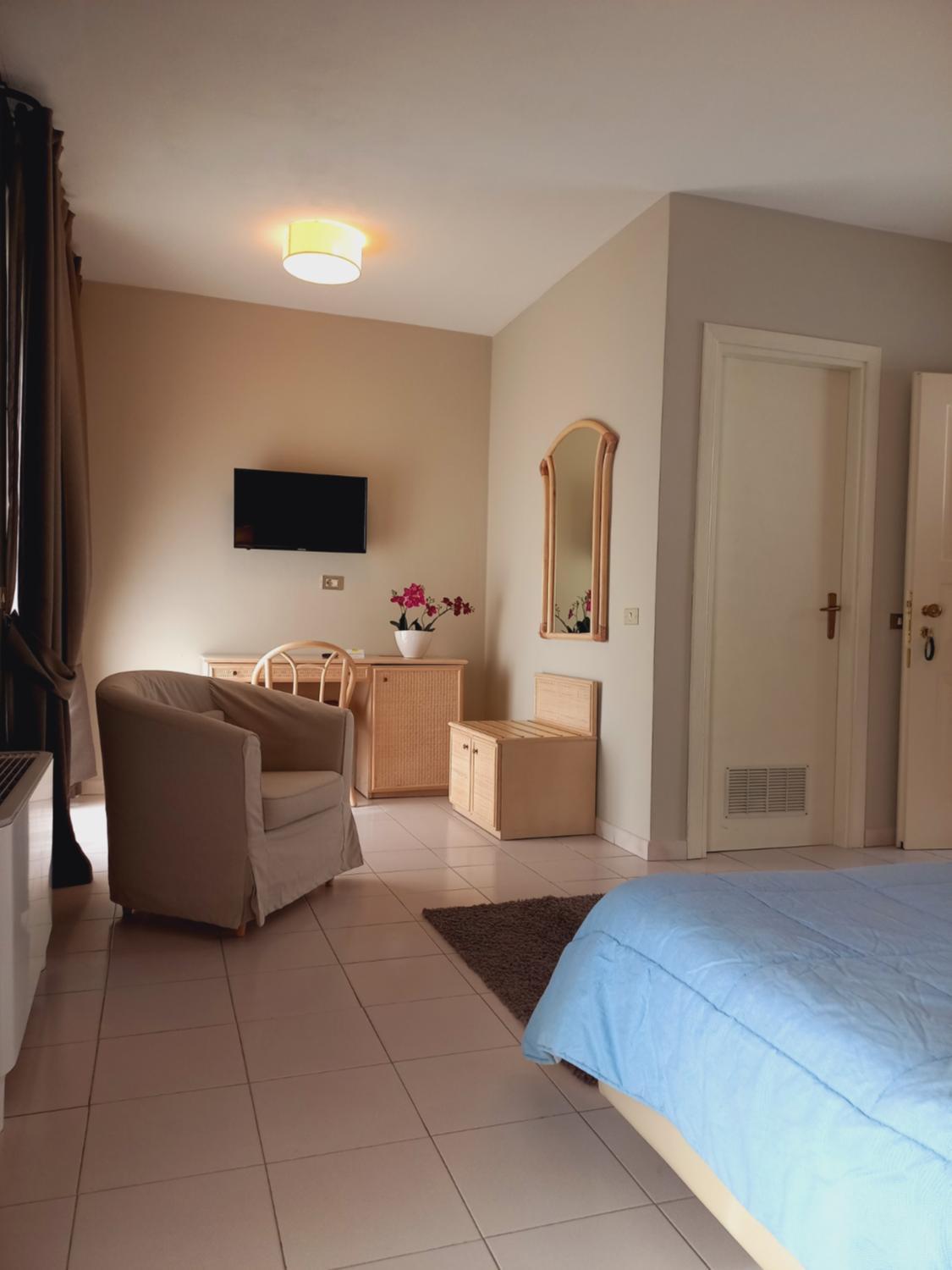 Deluxe Double Room - Photo 10
