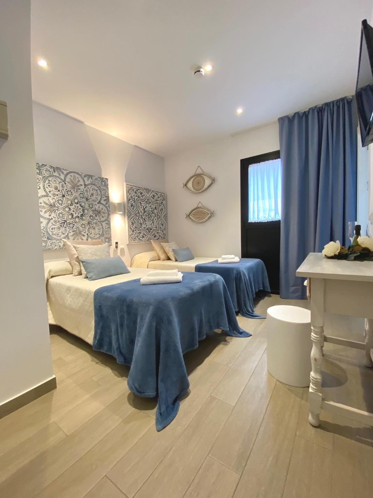 Standard Twin Room - Photo 12
