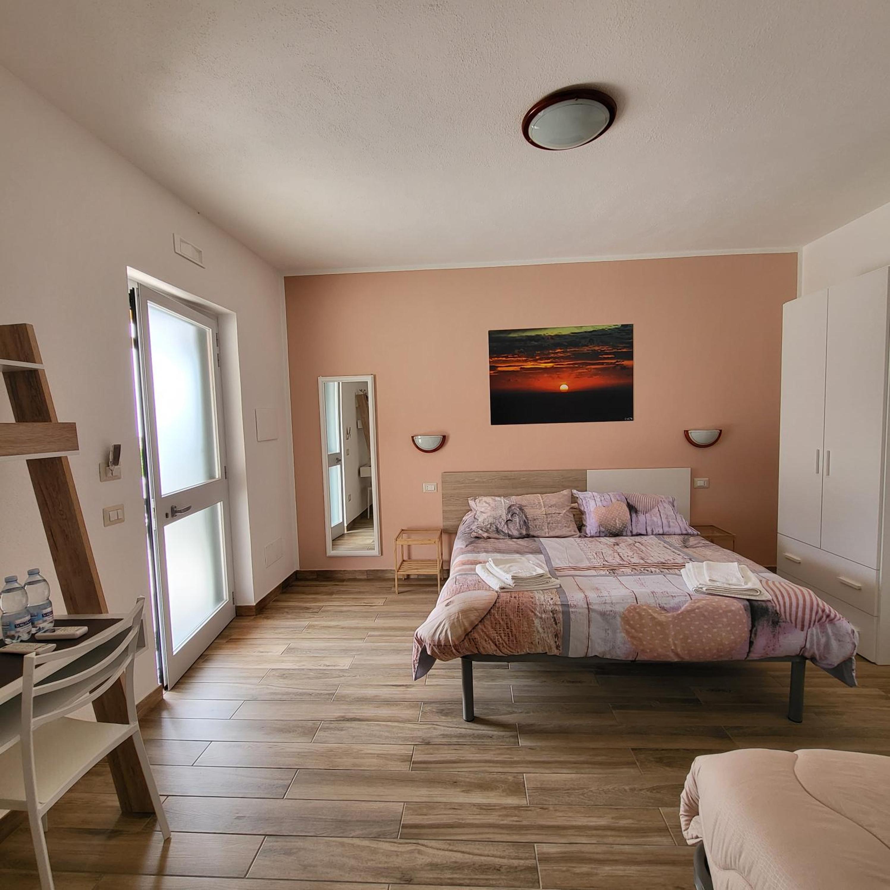 Double Room with Private Bathroom - Photo 1