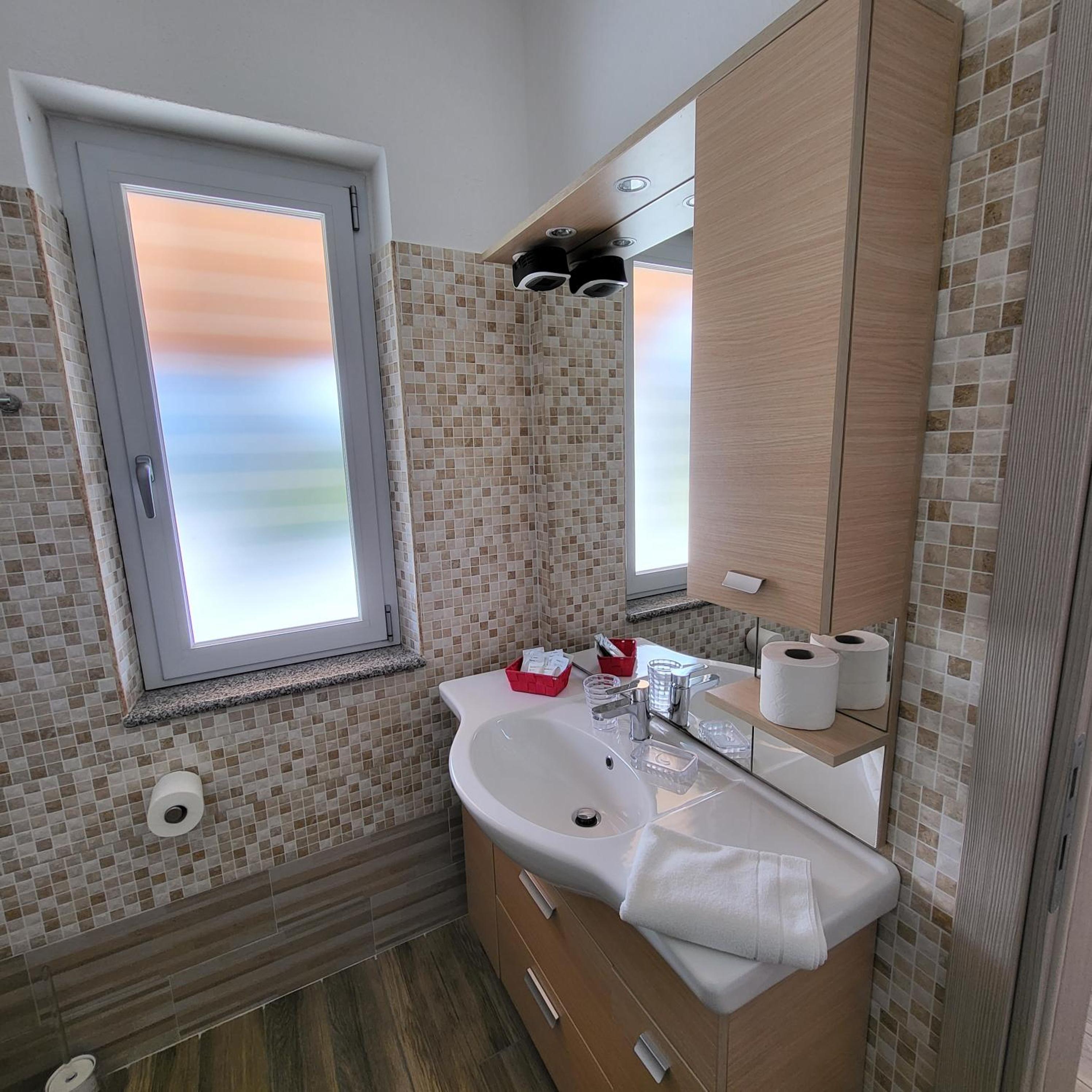 Double Room with Private Bathroom - Photo 5
