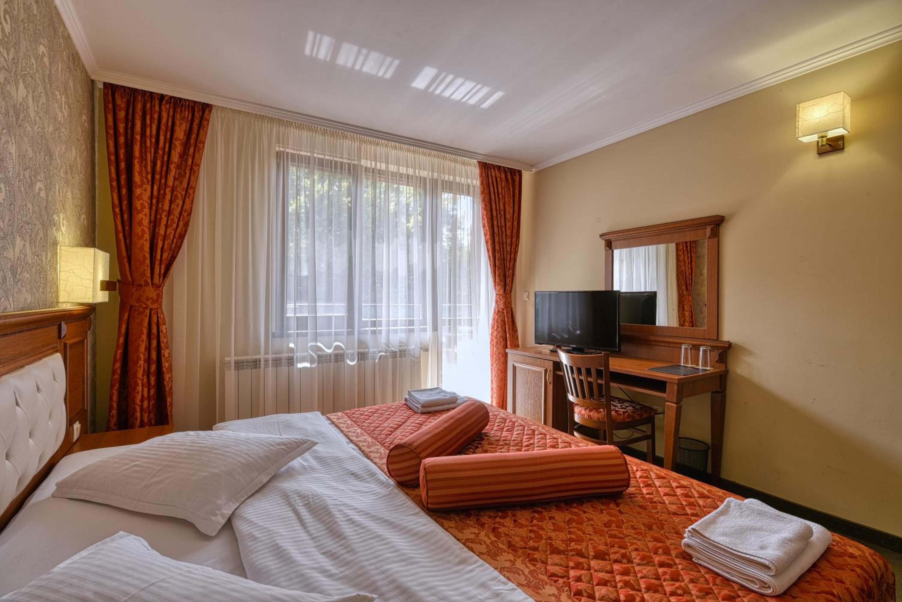 Deluxe Two-Bedroom Apartment with Balcony - Photo 6