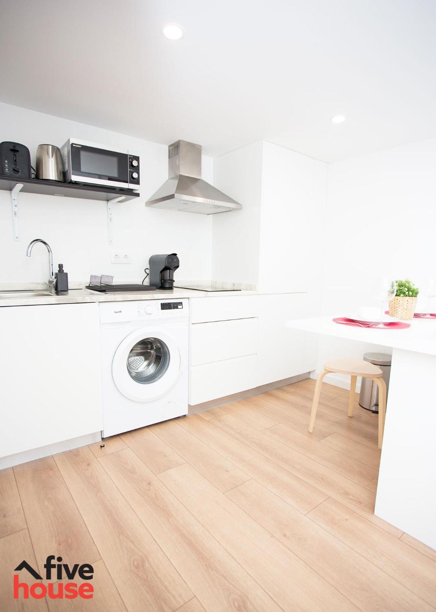 One-Bedroom House - Photo 7
