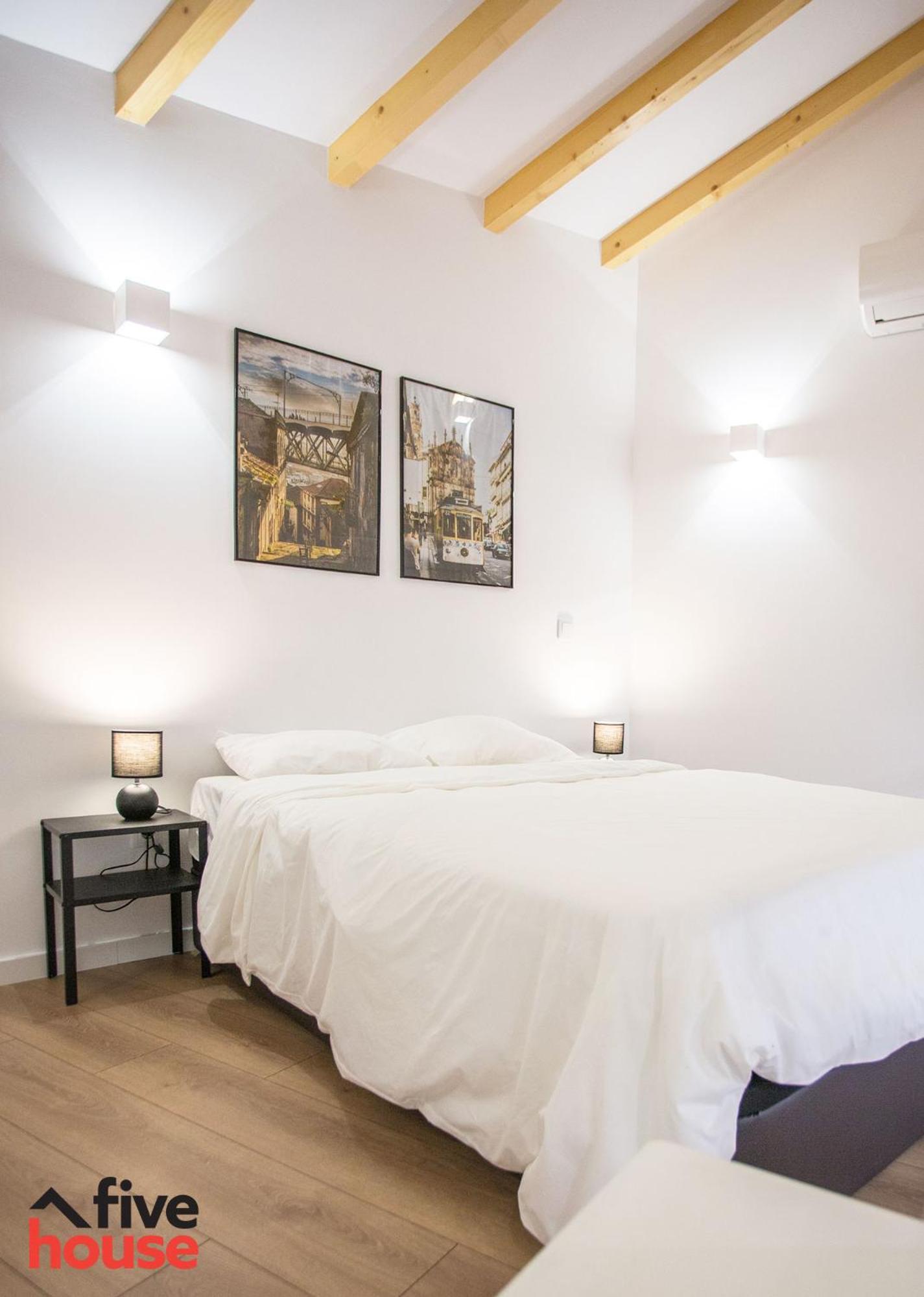 One-Bedroom House - Photo 10