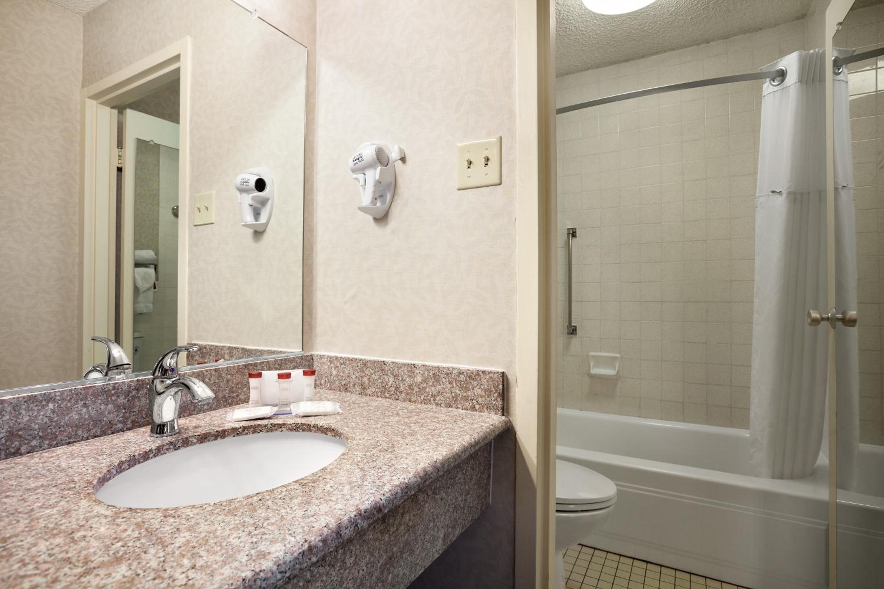 Executive King Room - Non-Smoking - Photo 2