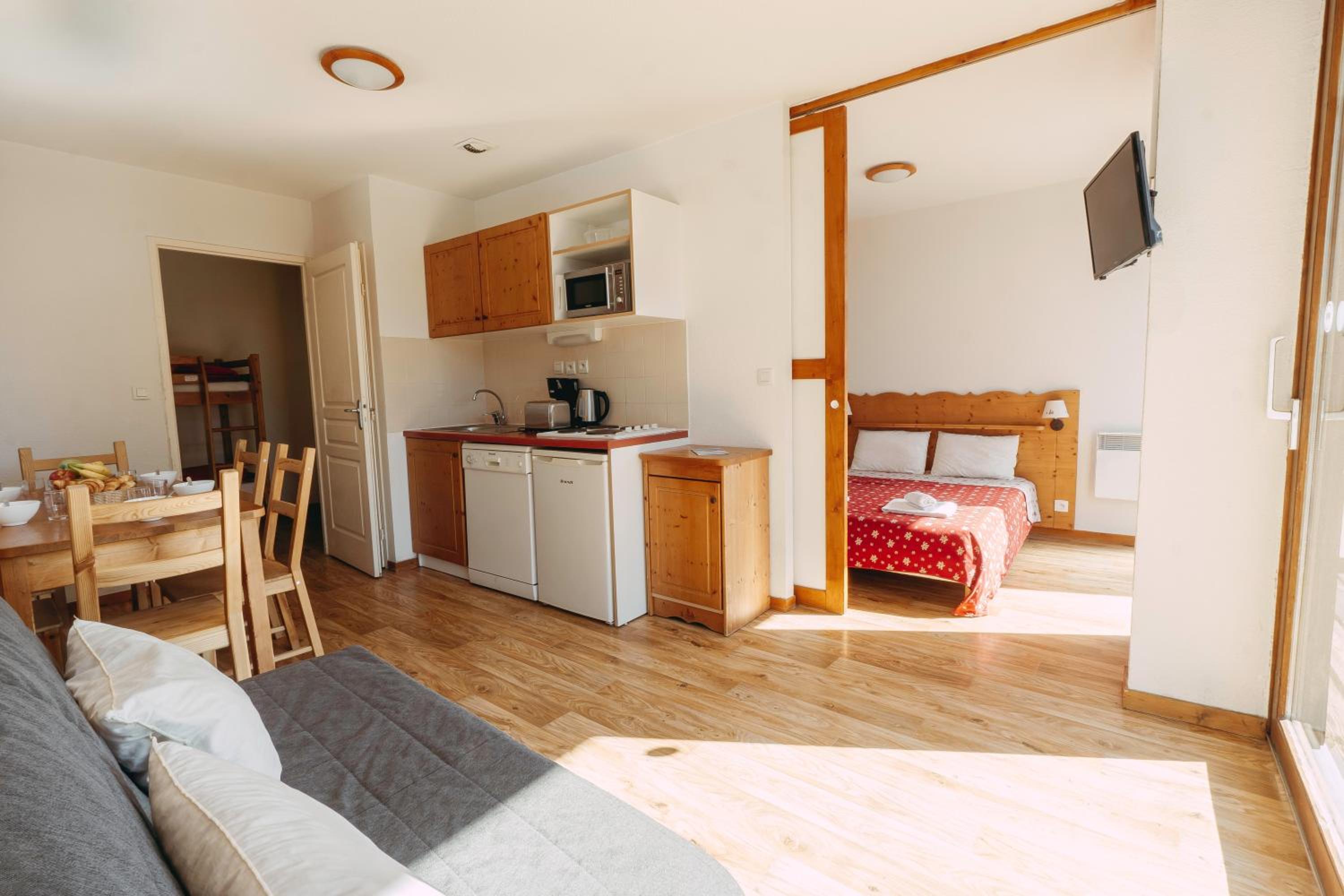 One-Bedroom Apartment (6 Adults) close to the Ski Slopes  photo 2