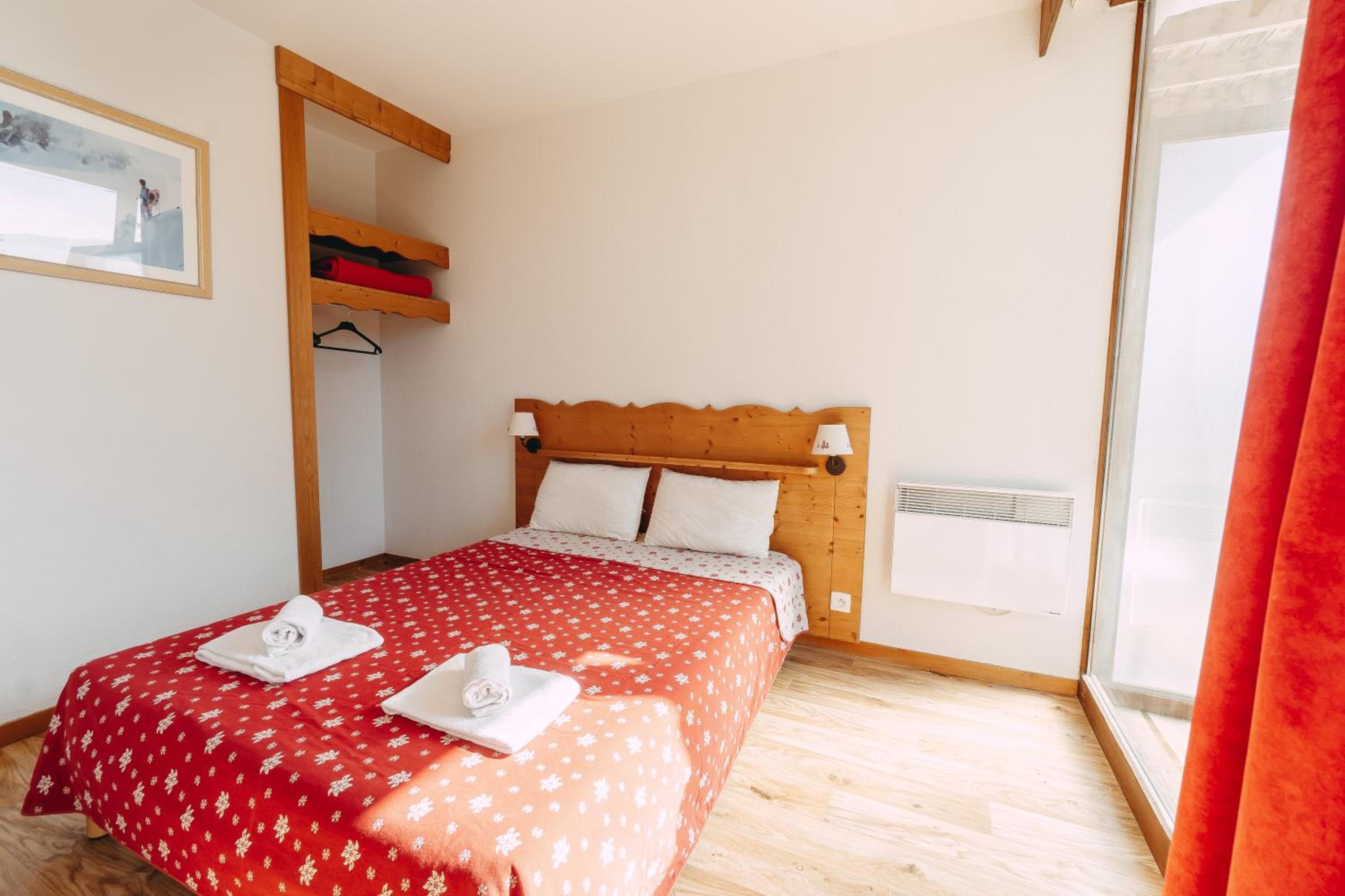 One-Bedroom Apartment (6 Adults) close to the Ski Slopes  photo 1