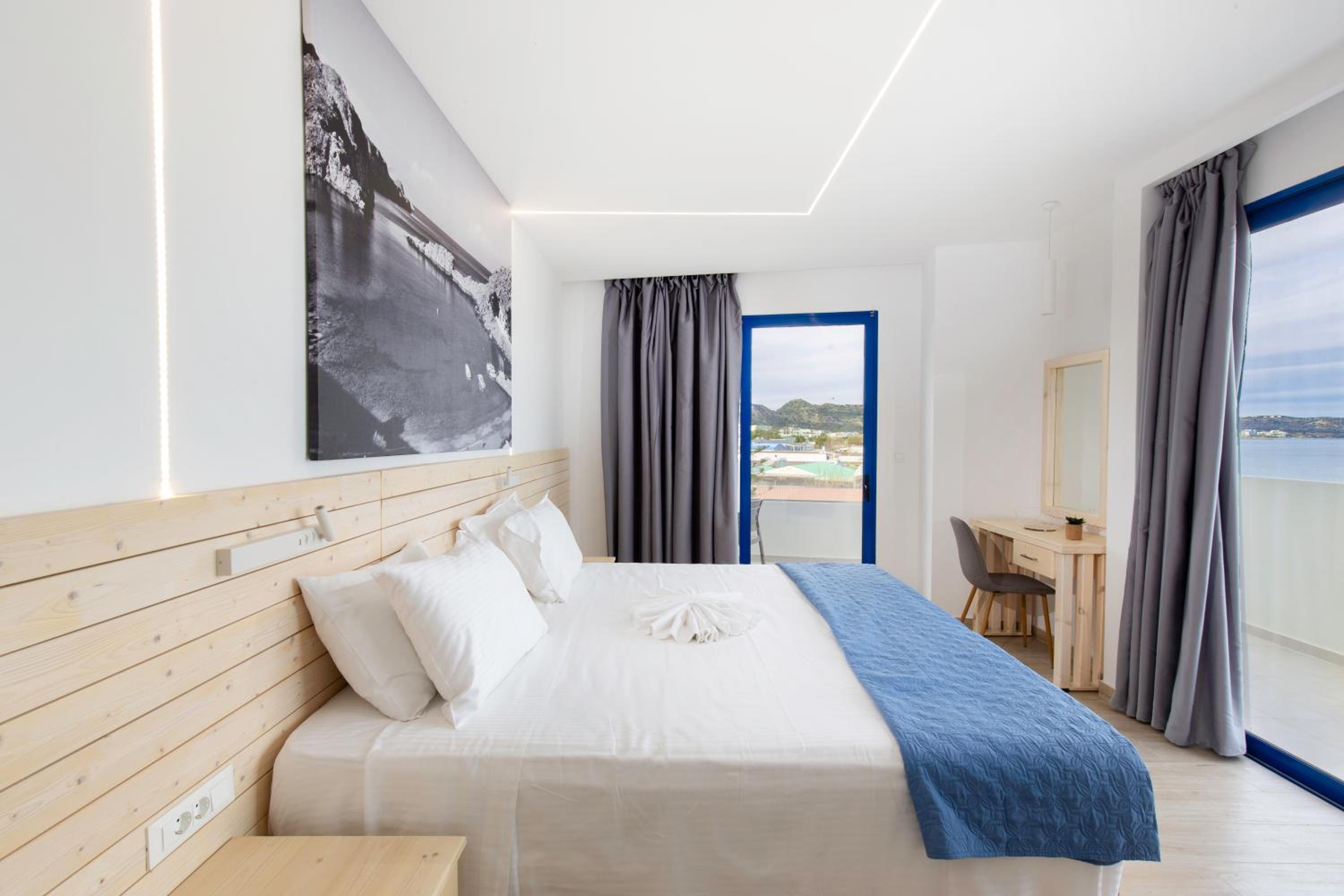 Deluxe Double Room Side Sea View