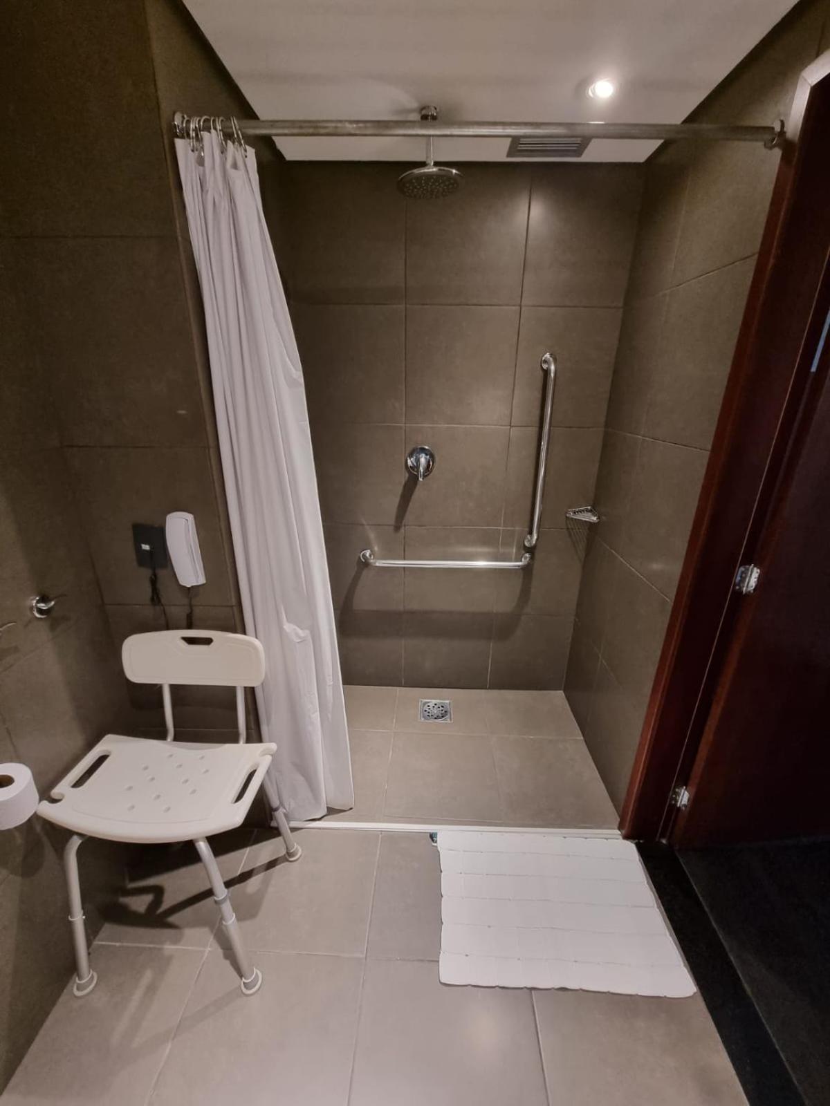 Twin Room - Disability Access photo 2