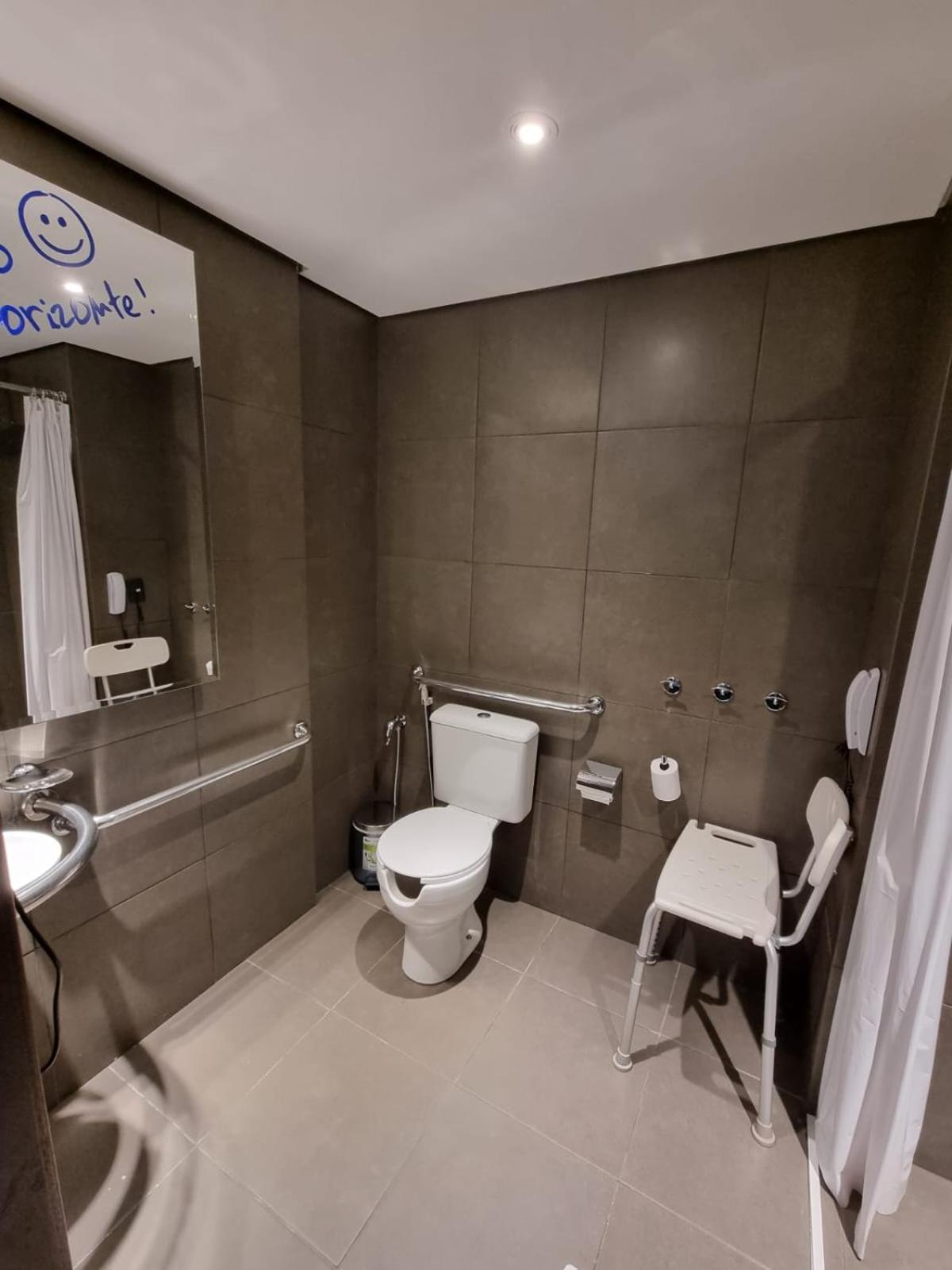Twin Room - Disability Access photo 3