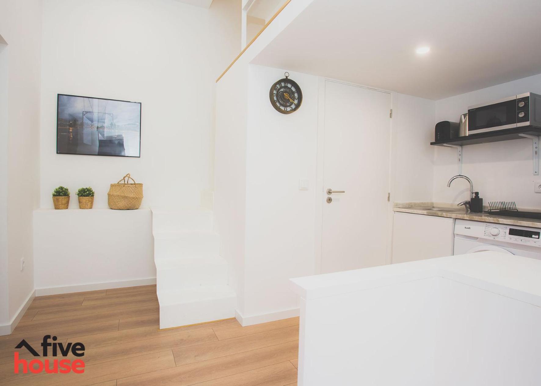 One-Bedroom House - Photo 13