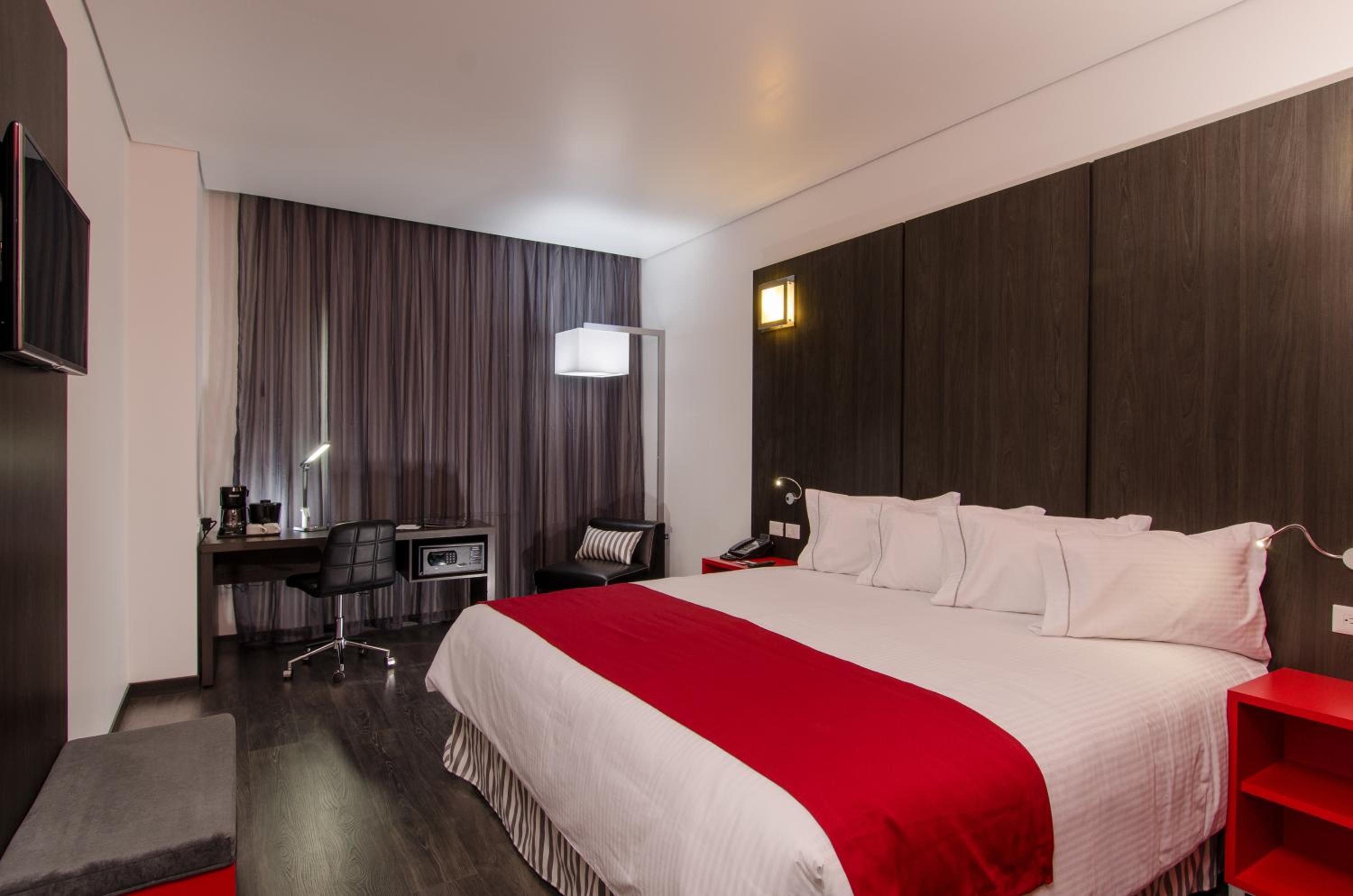 King Room - Non-Smoking photo 2