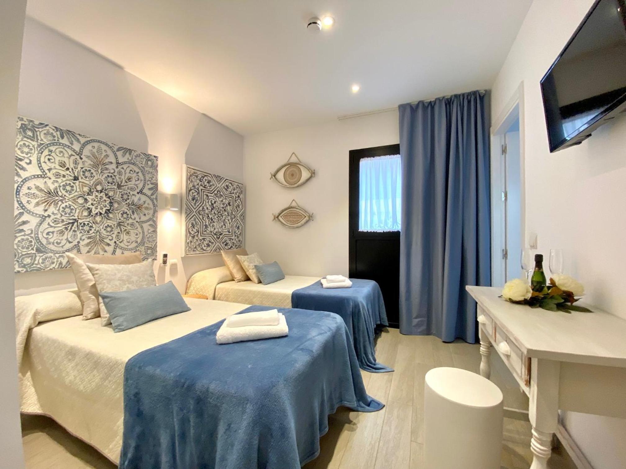 Standard Twin Room - Photo 2