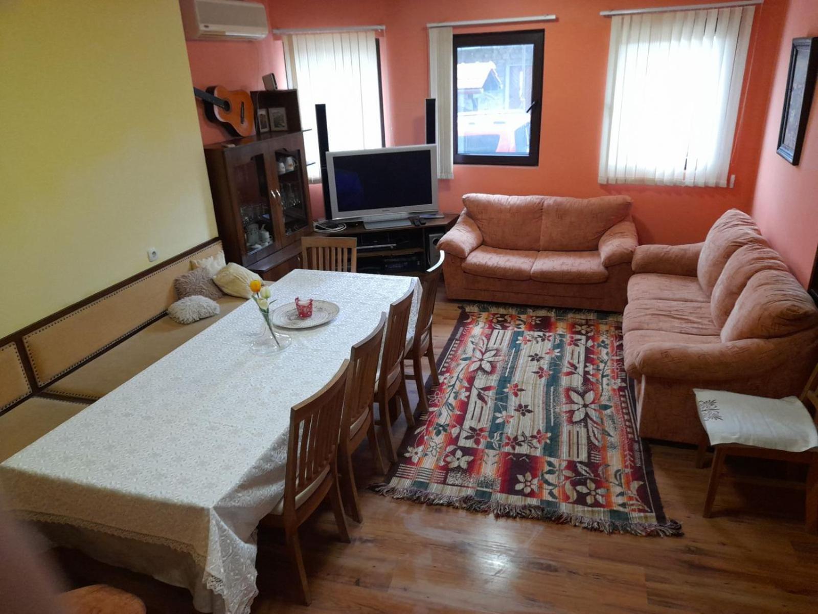 One-Bedroom Apartment photo 1