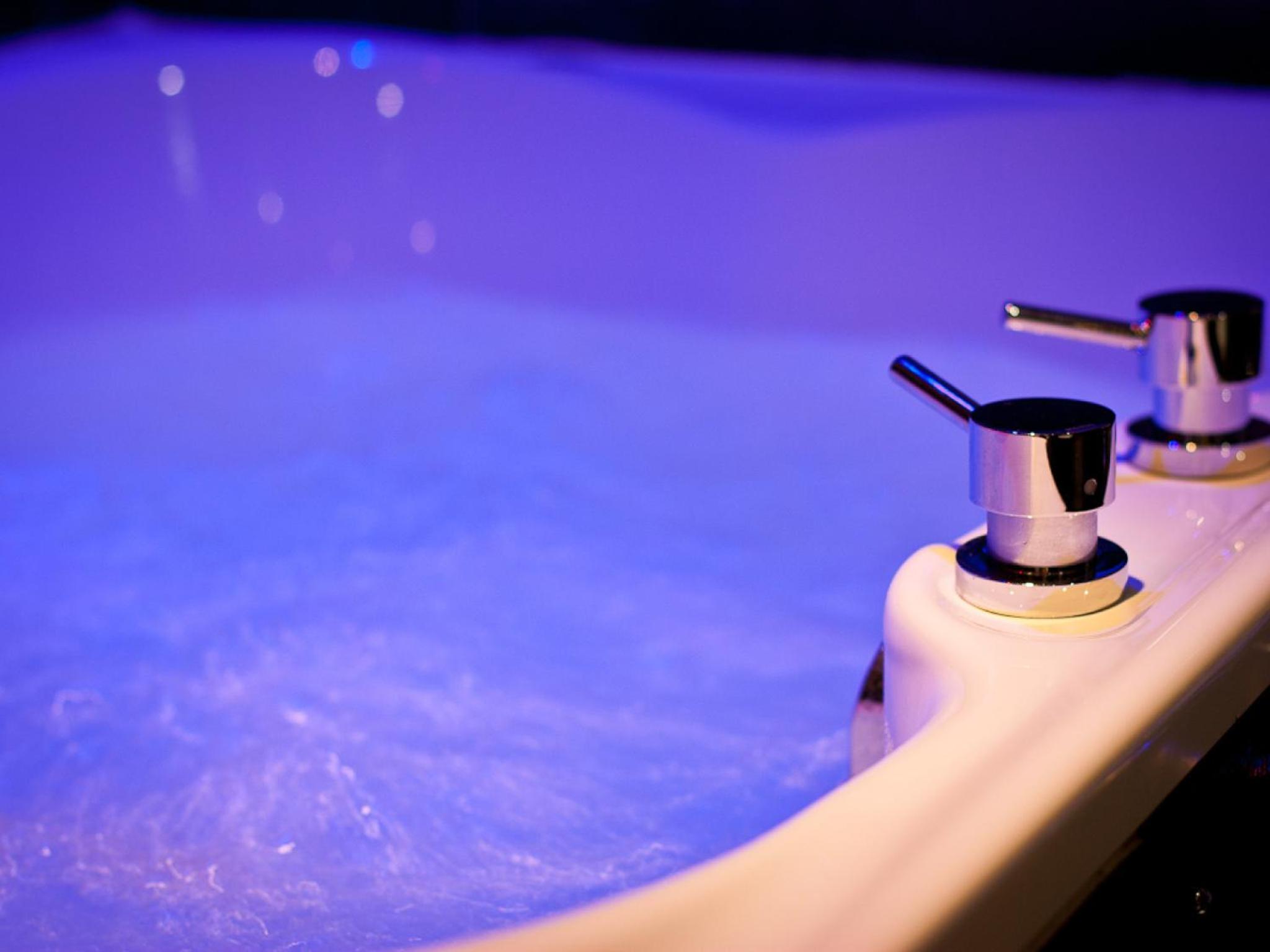 Retreat Suite with Stunning Spa Bathroom - Photo 7
