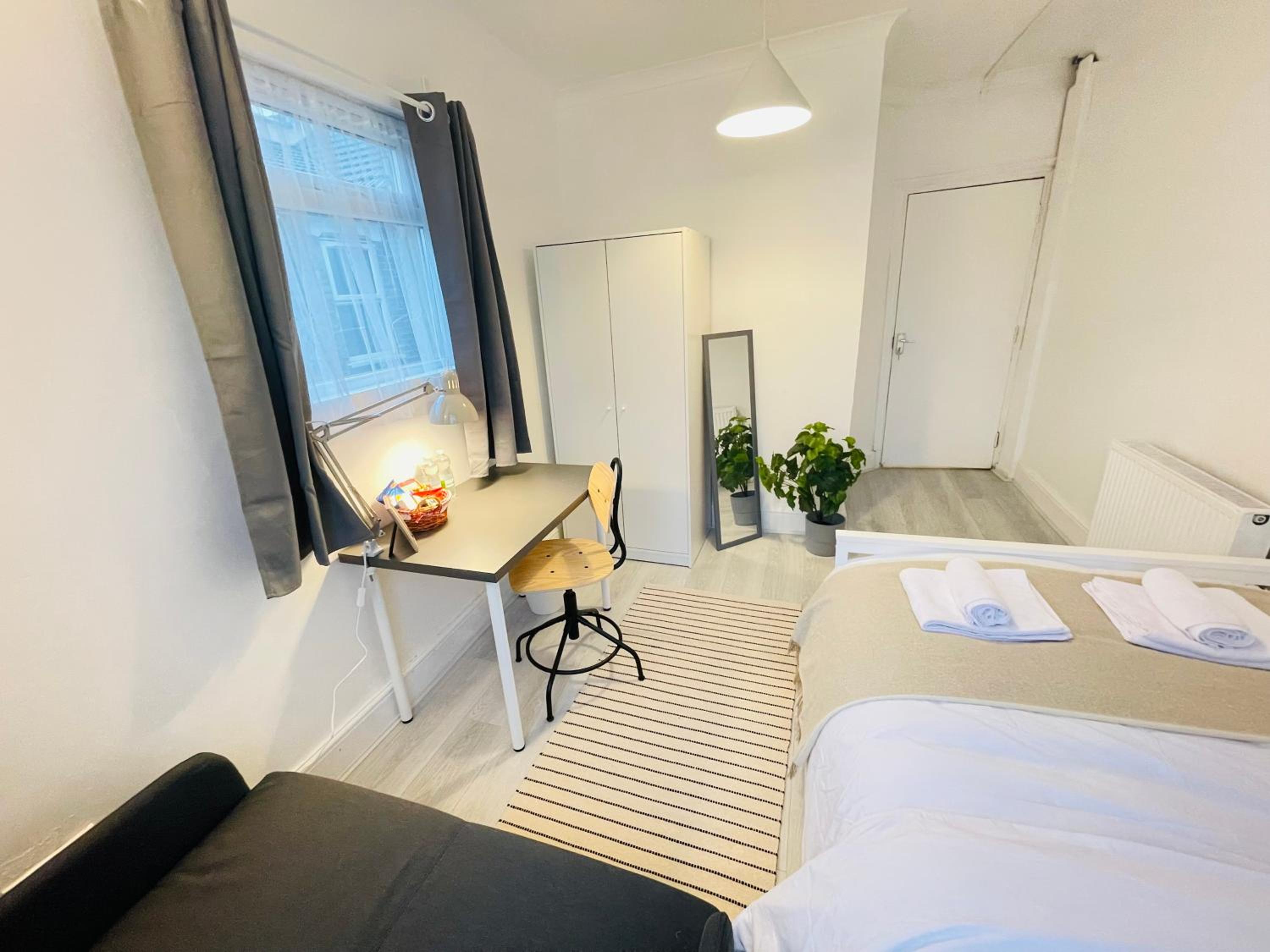 Standard Double Room with Shared Bathroom photo 1