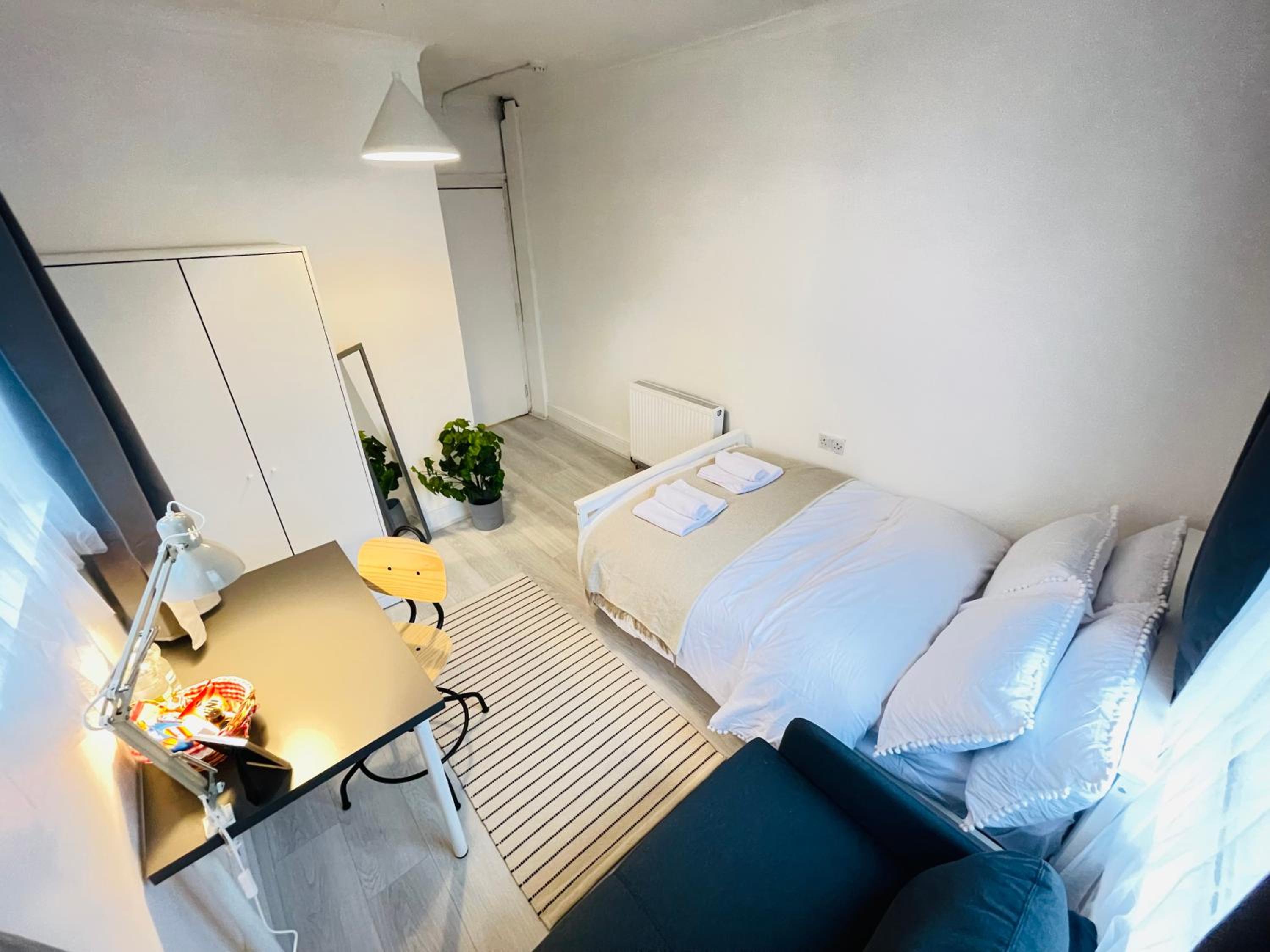 Standard Double Room with Shared Bathroom photo 3