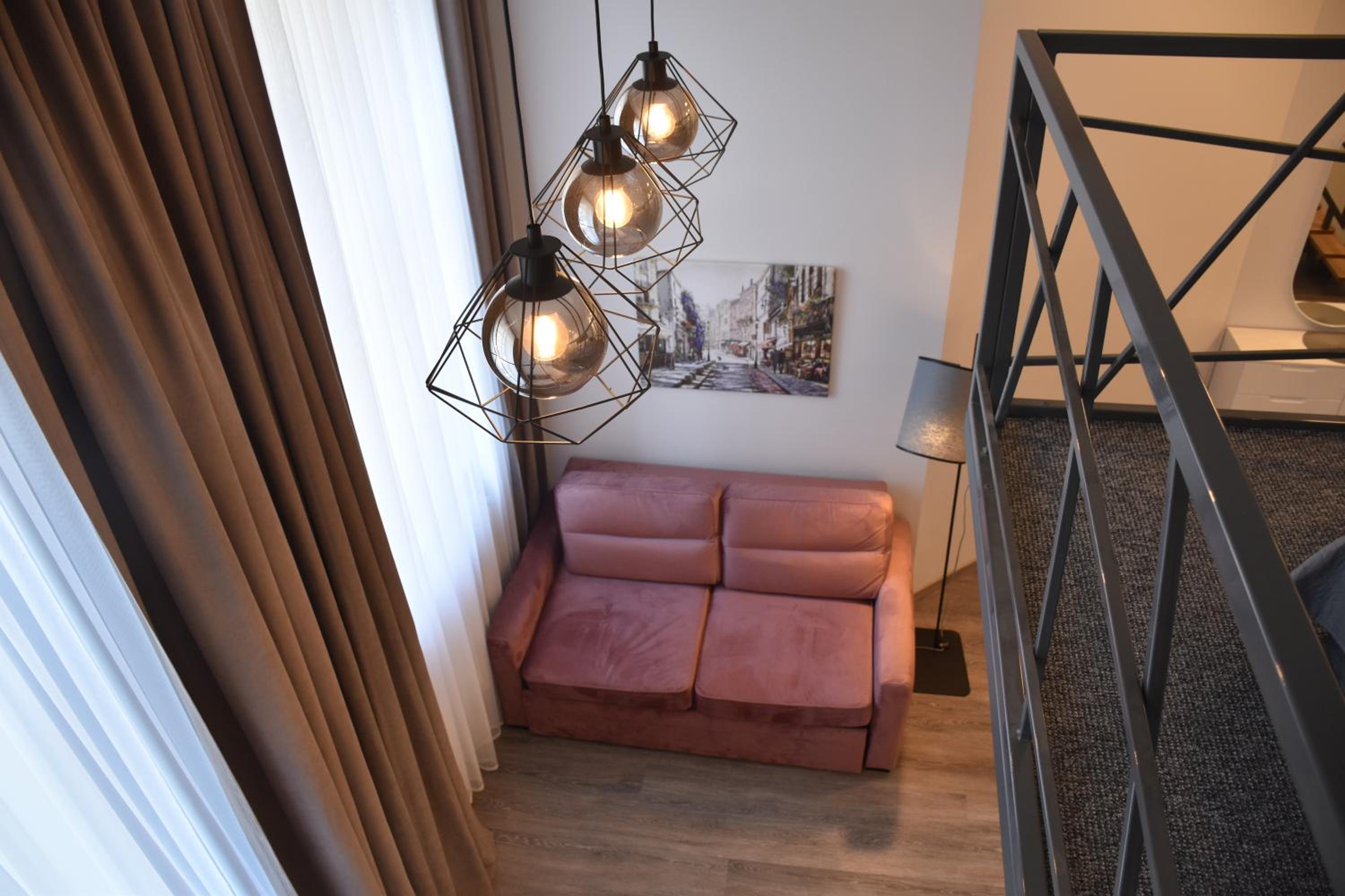 One-Bedroom Apartment - Photo 2