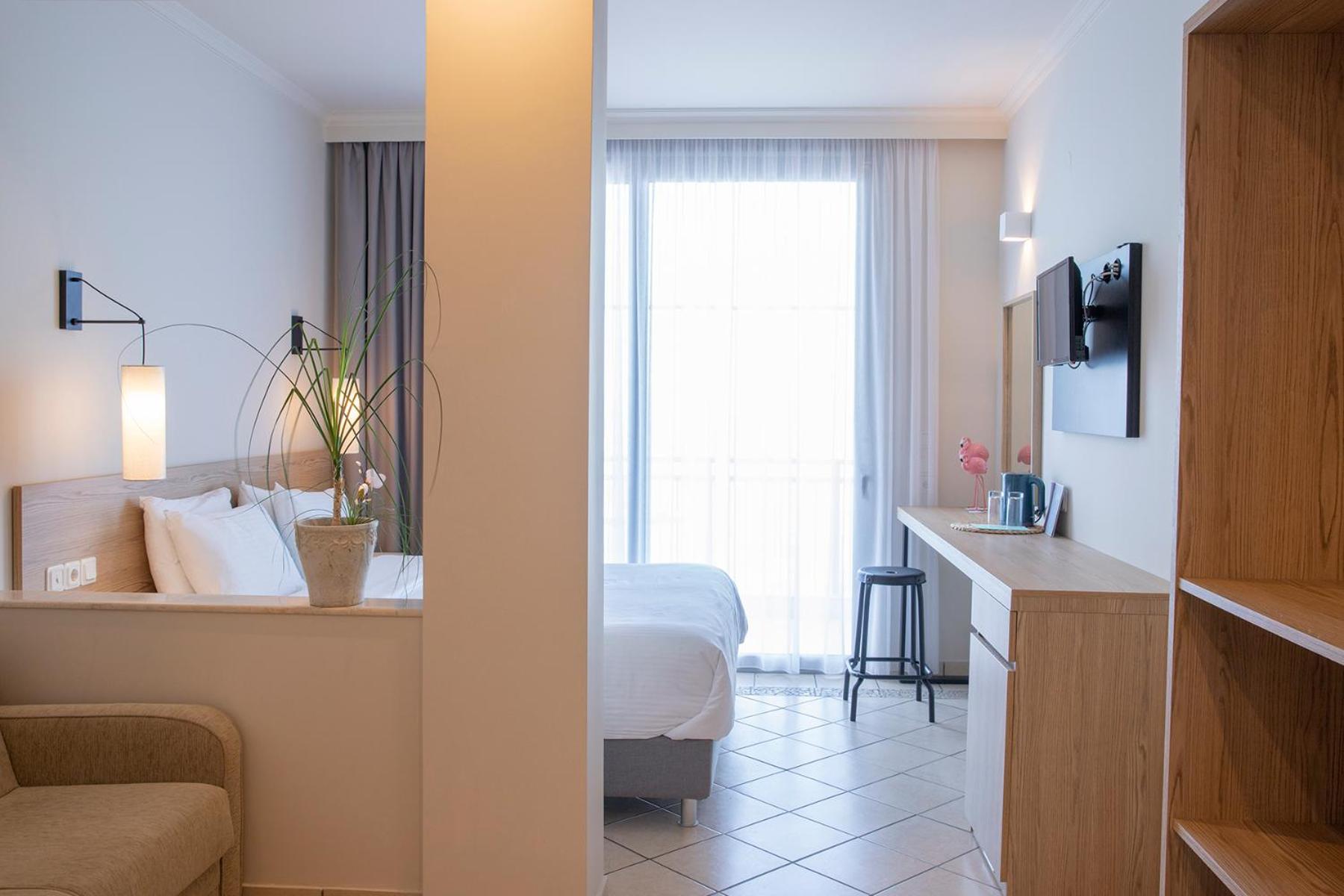 Deluxe Double Room with Sea View - Photo 22