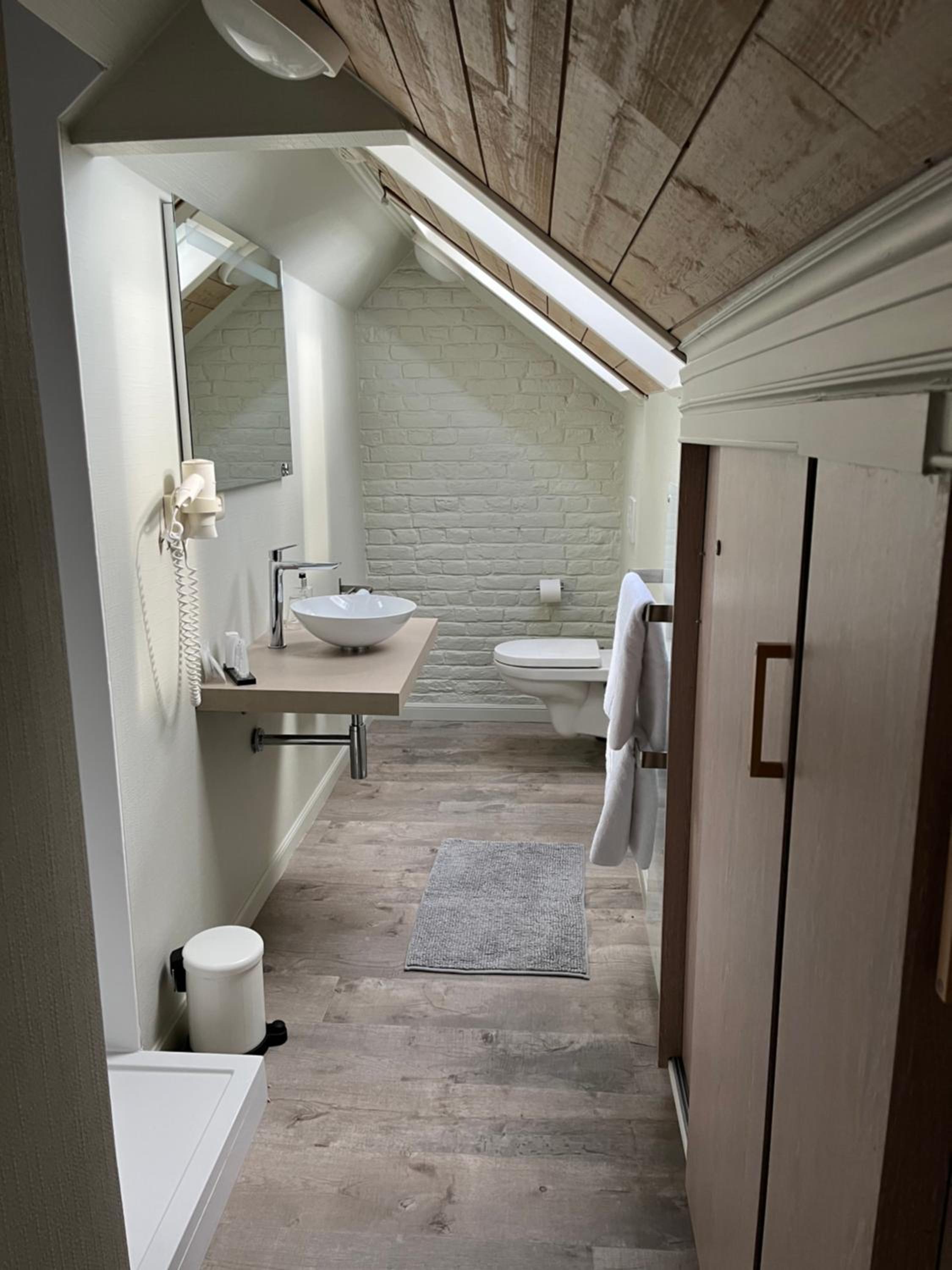 Budget Double or Twin Room - Photo 3