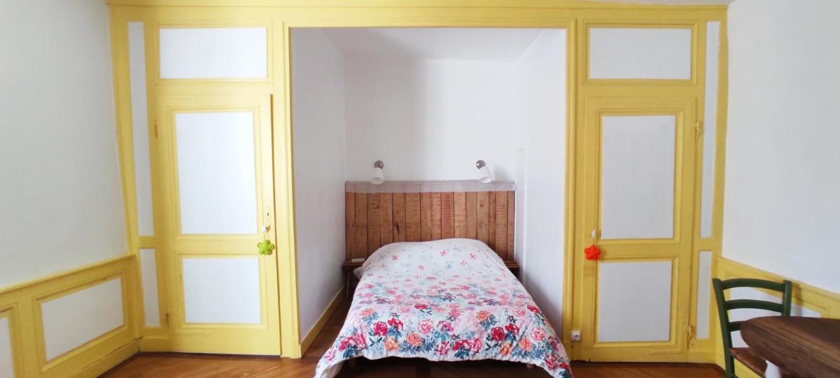 Apartment with Garden View - Photo 7