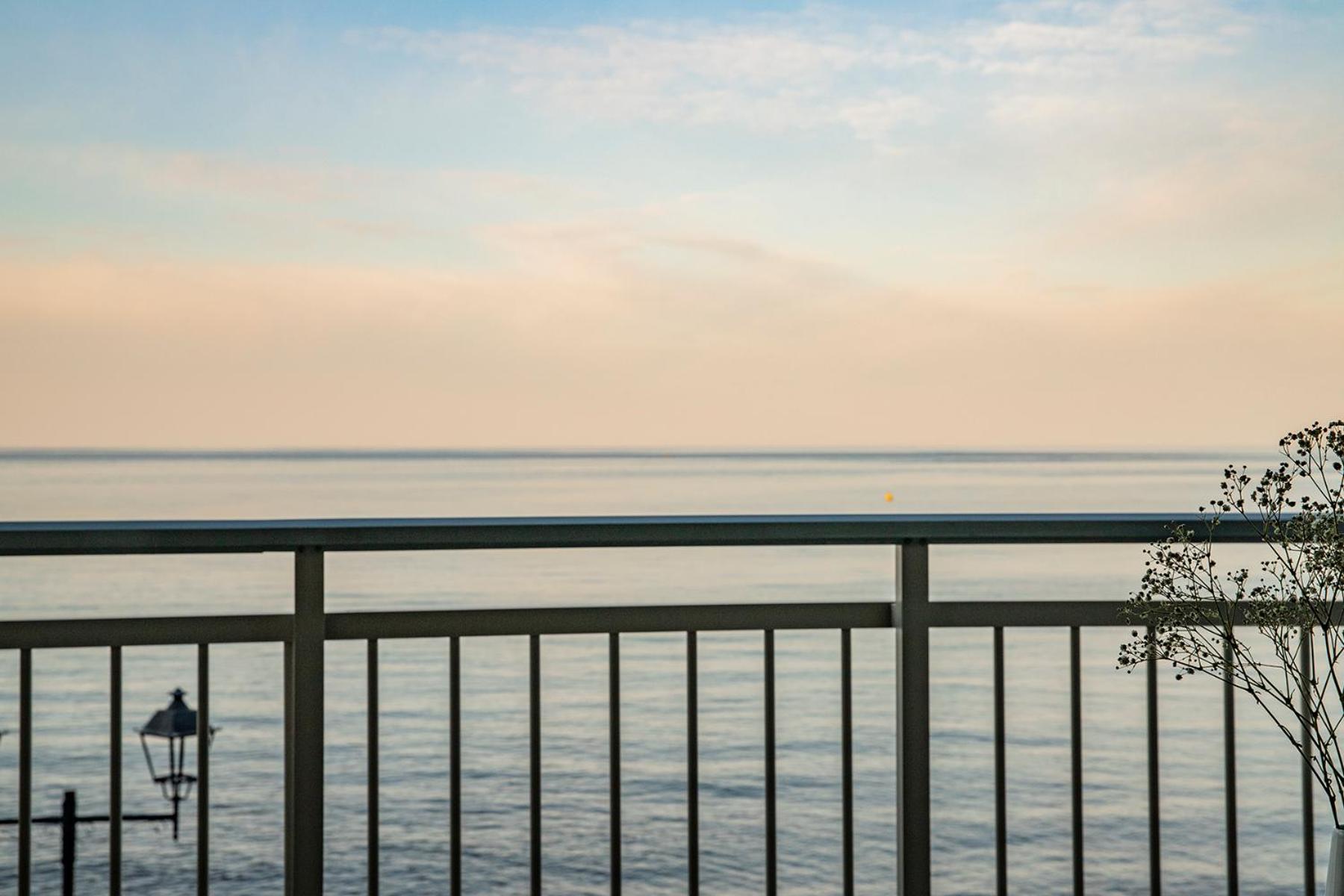 Deluxe Double Room with Sea View - Photo 18