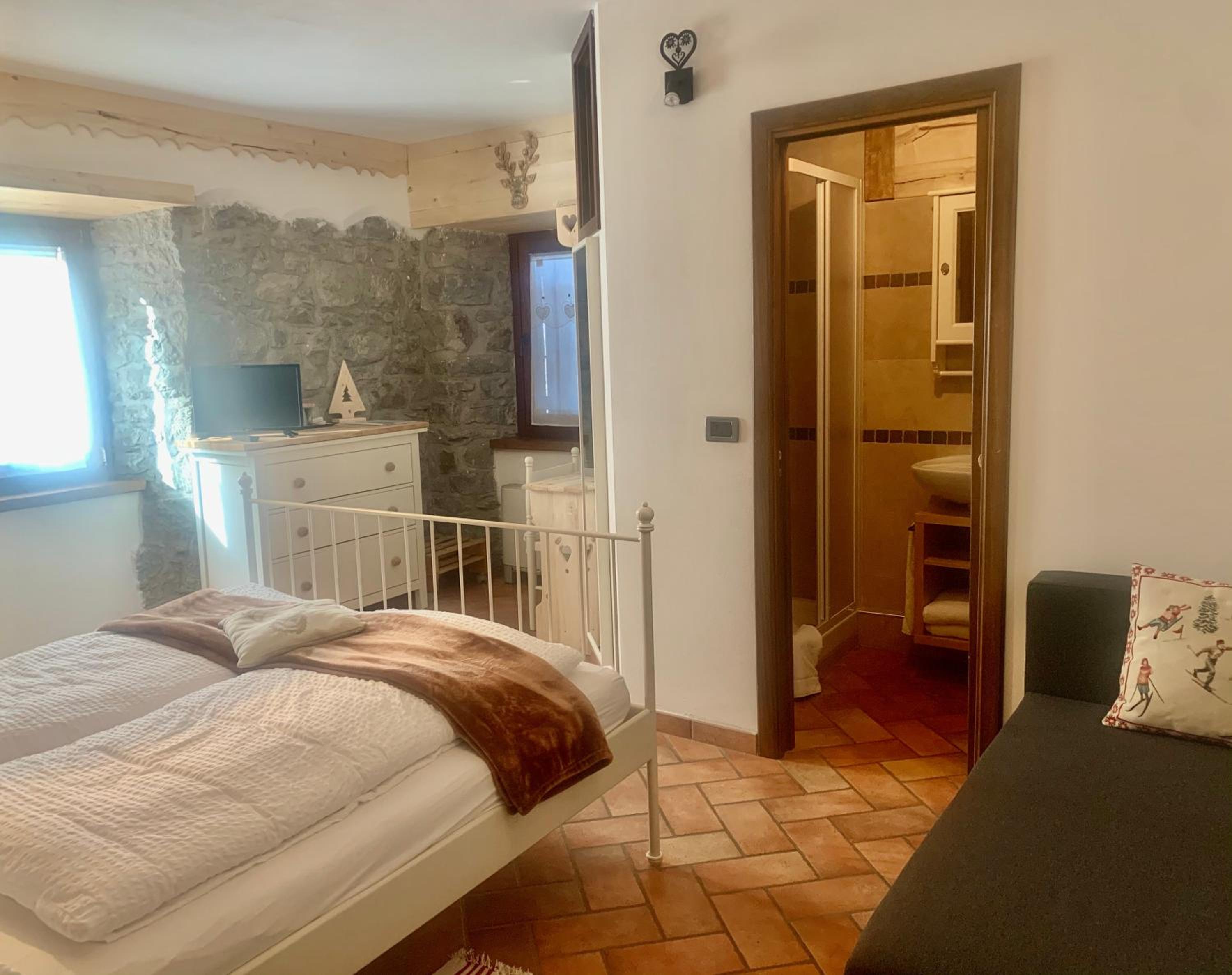 Double Room - Photo 9