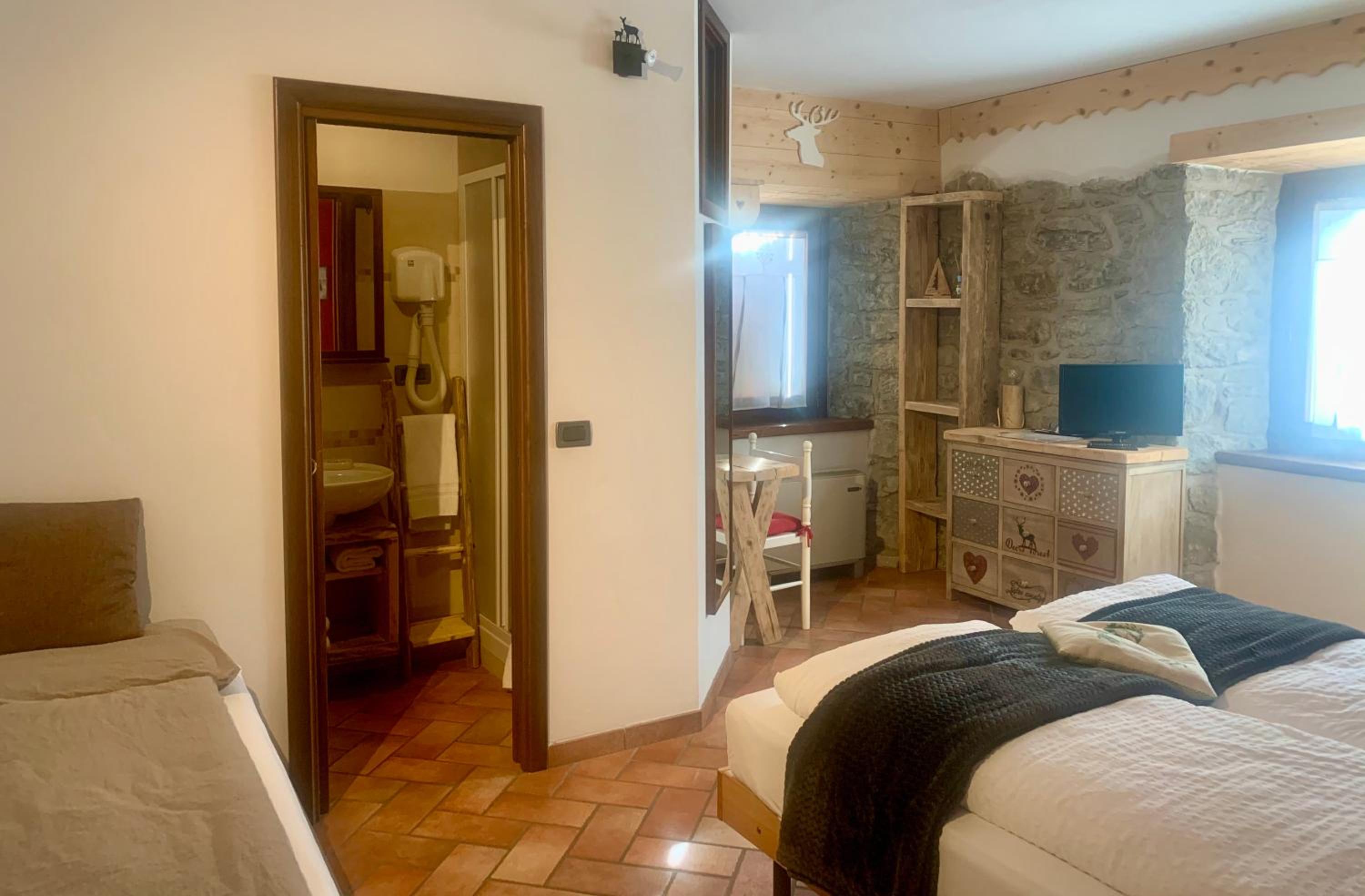 Double Room - Photo 7