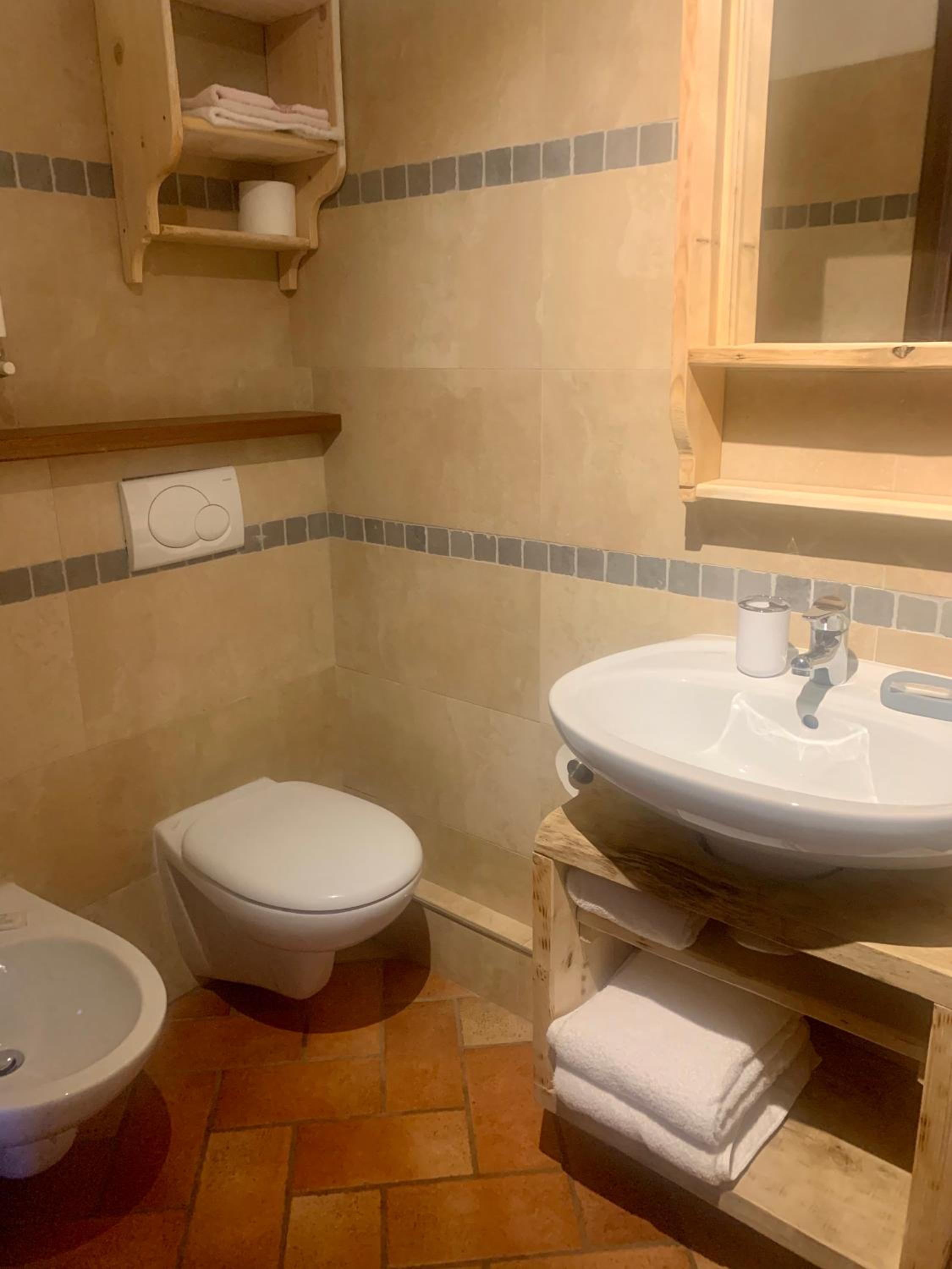 Double Room - Photo 6