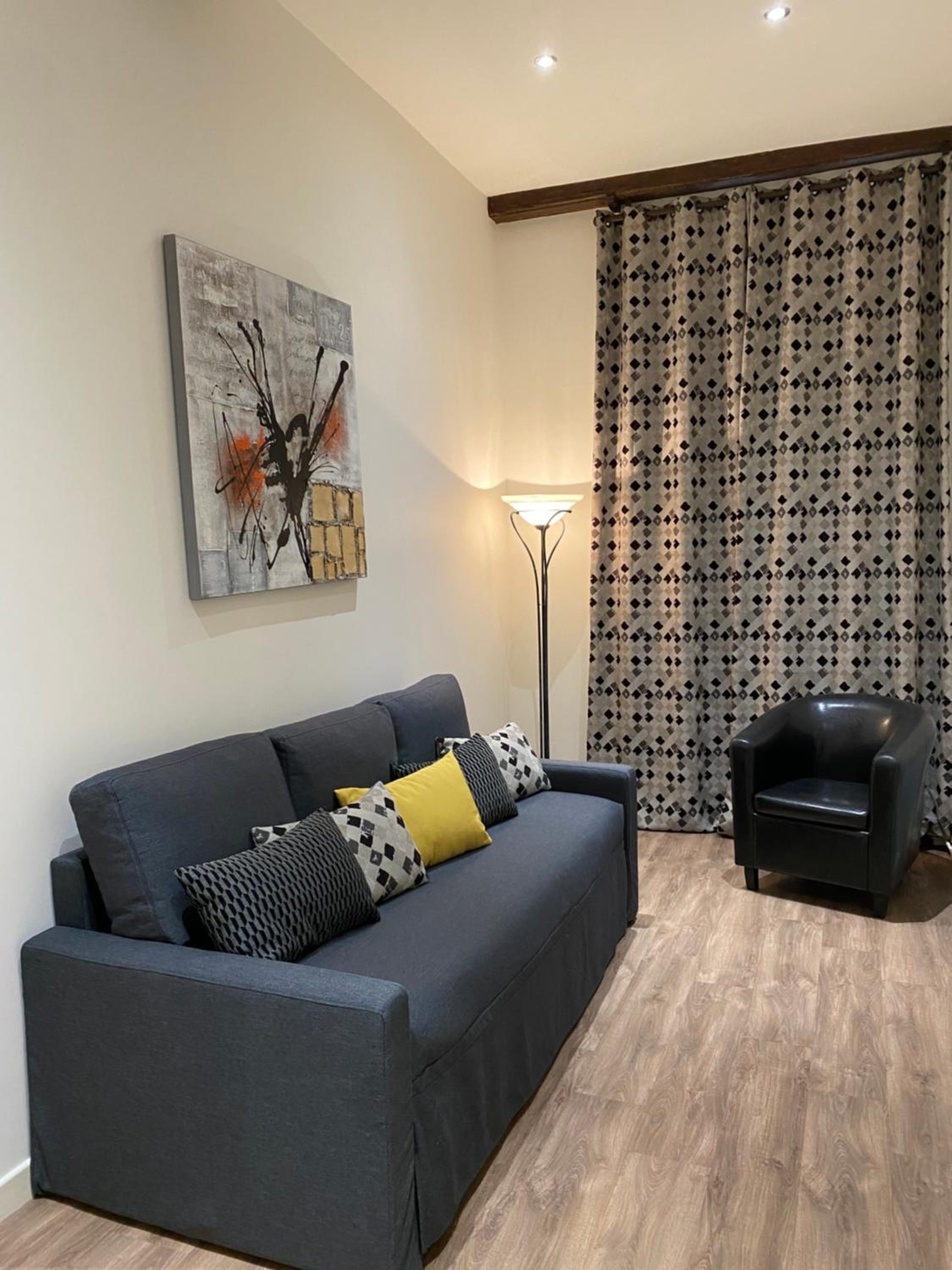 Quad Room - 1 Double Bed, 2 Single Beds - Photo 12