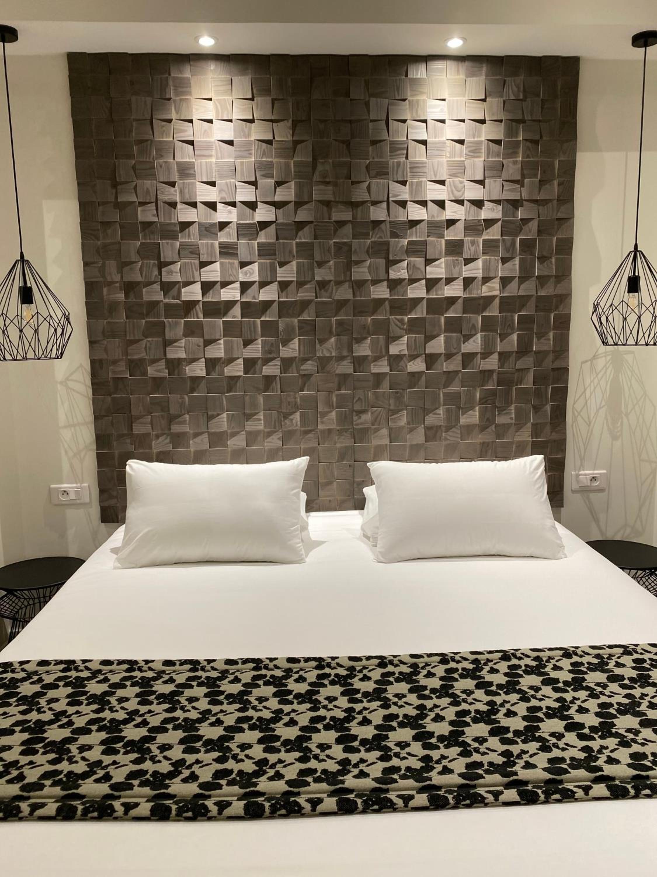 Quad Room - 1 Double Bed, 2 Single Beds - Photo 14