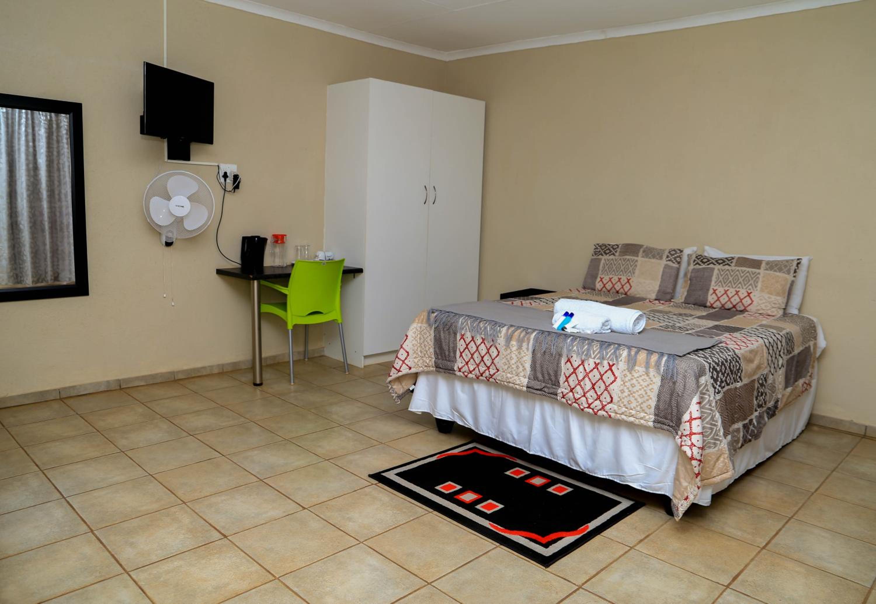 Standard Queen Room - Photo 2