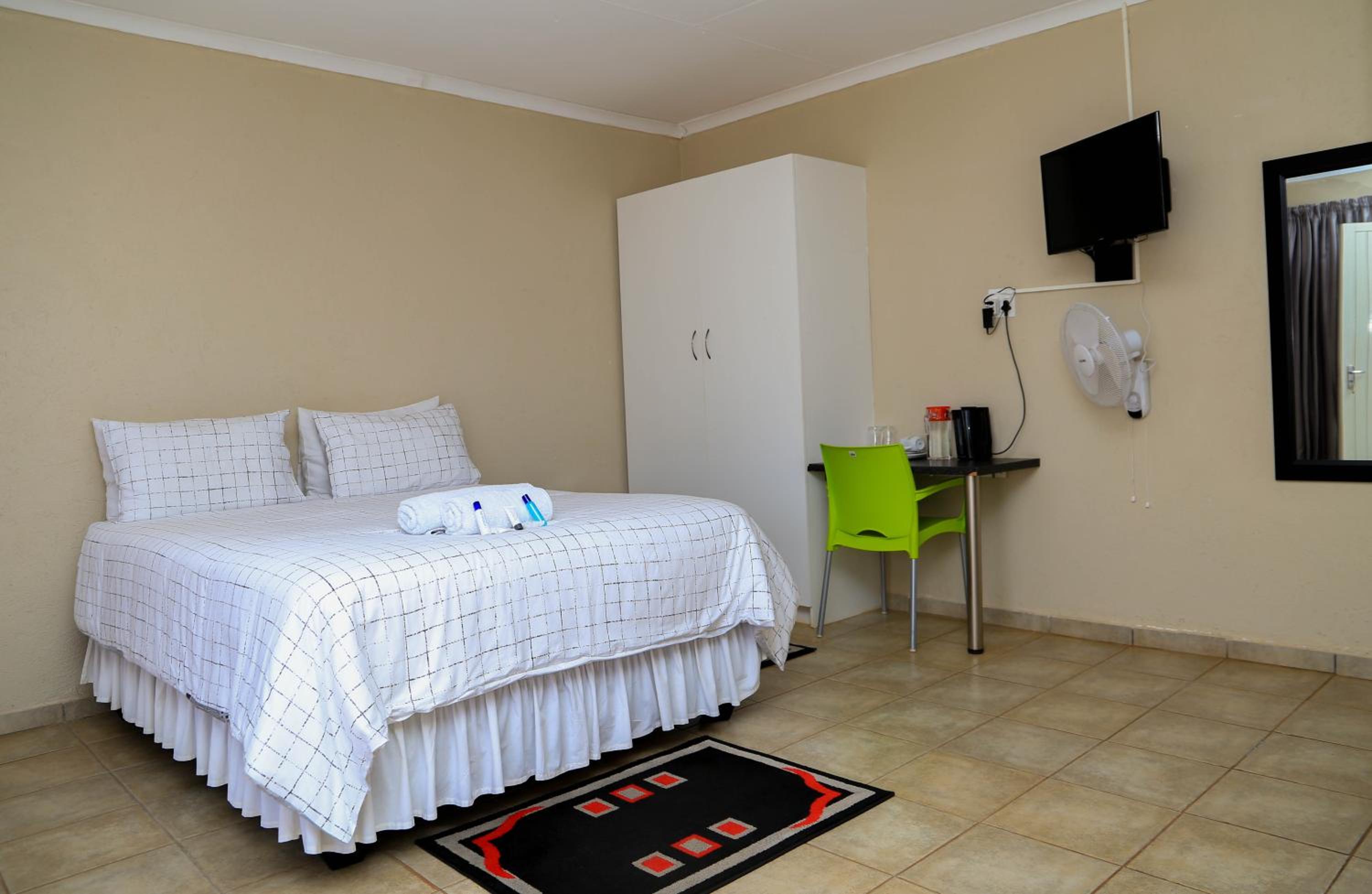 Standard Queen Room - Photo 5