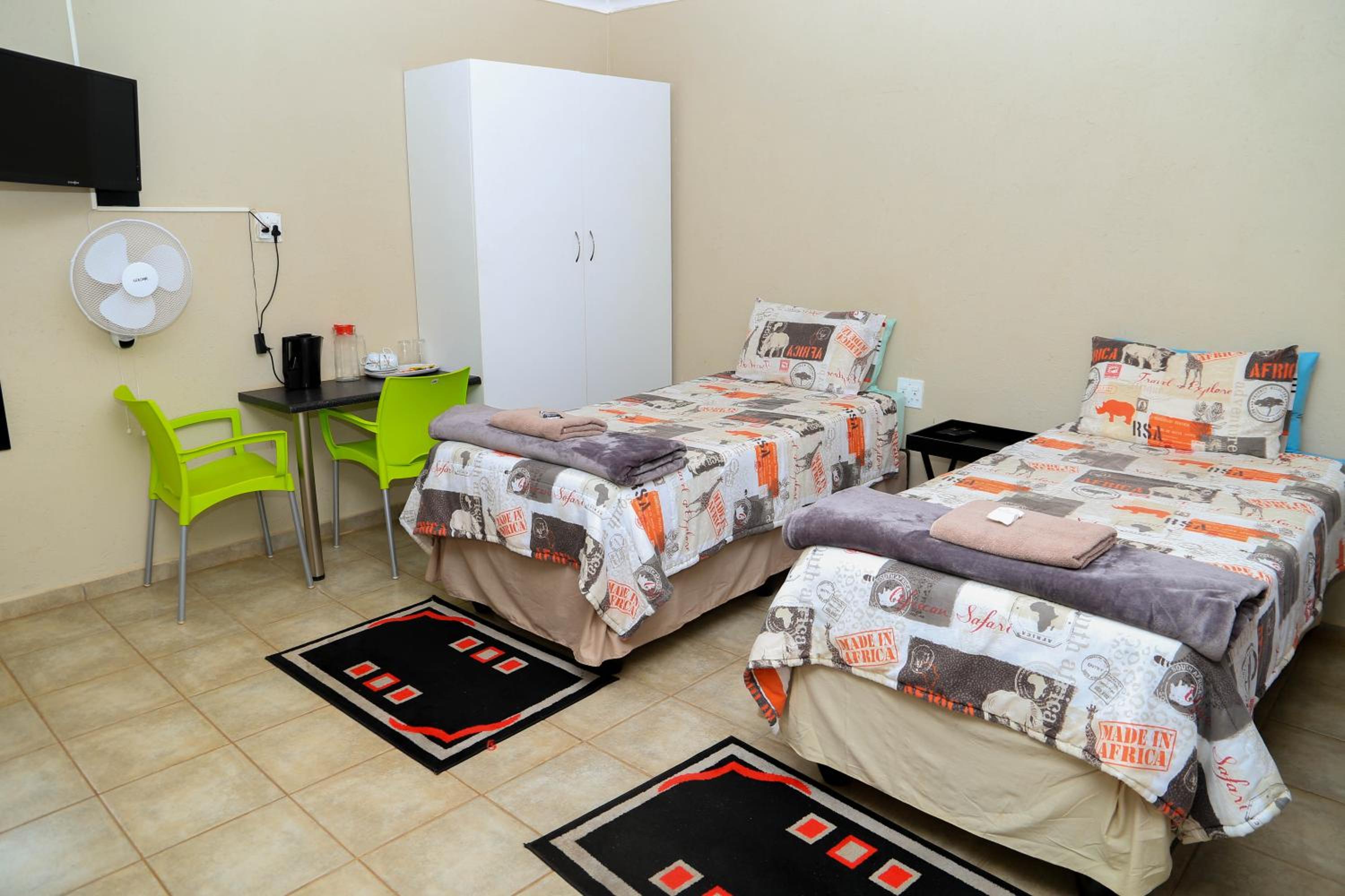 Twin Room - Photo 4