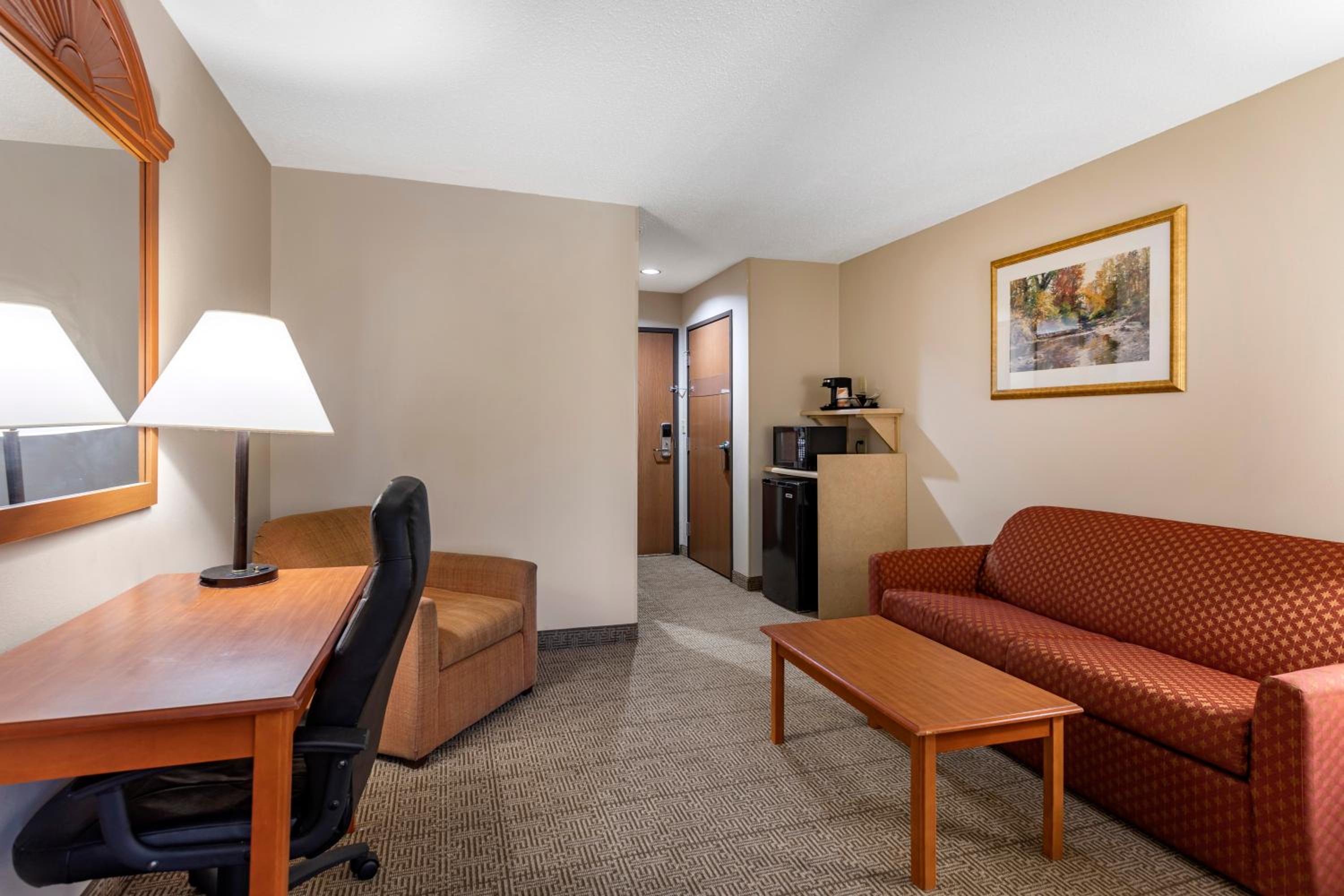 King Suite - Non-Smoking - Photo 6