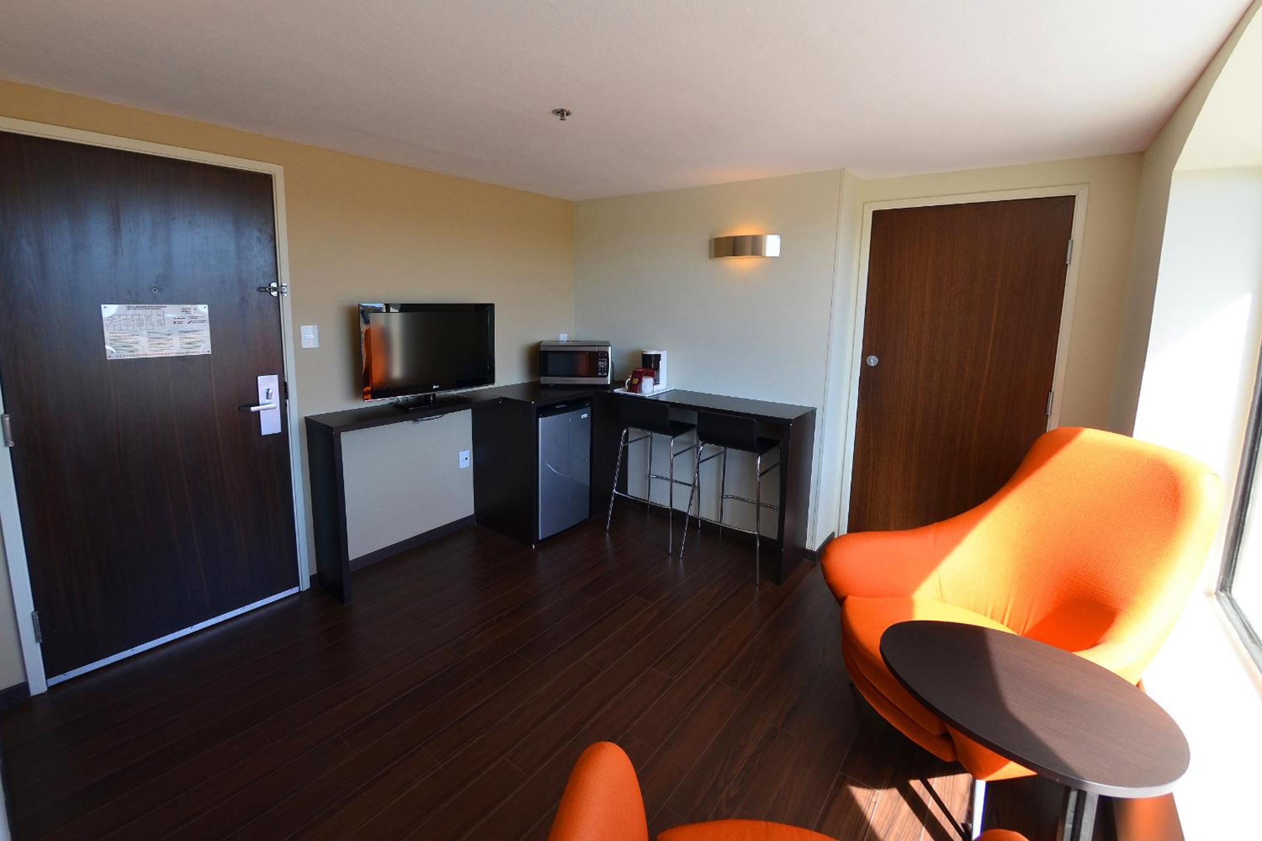 Junior Suite 1 King - Photo 4