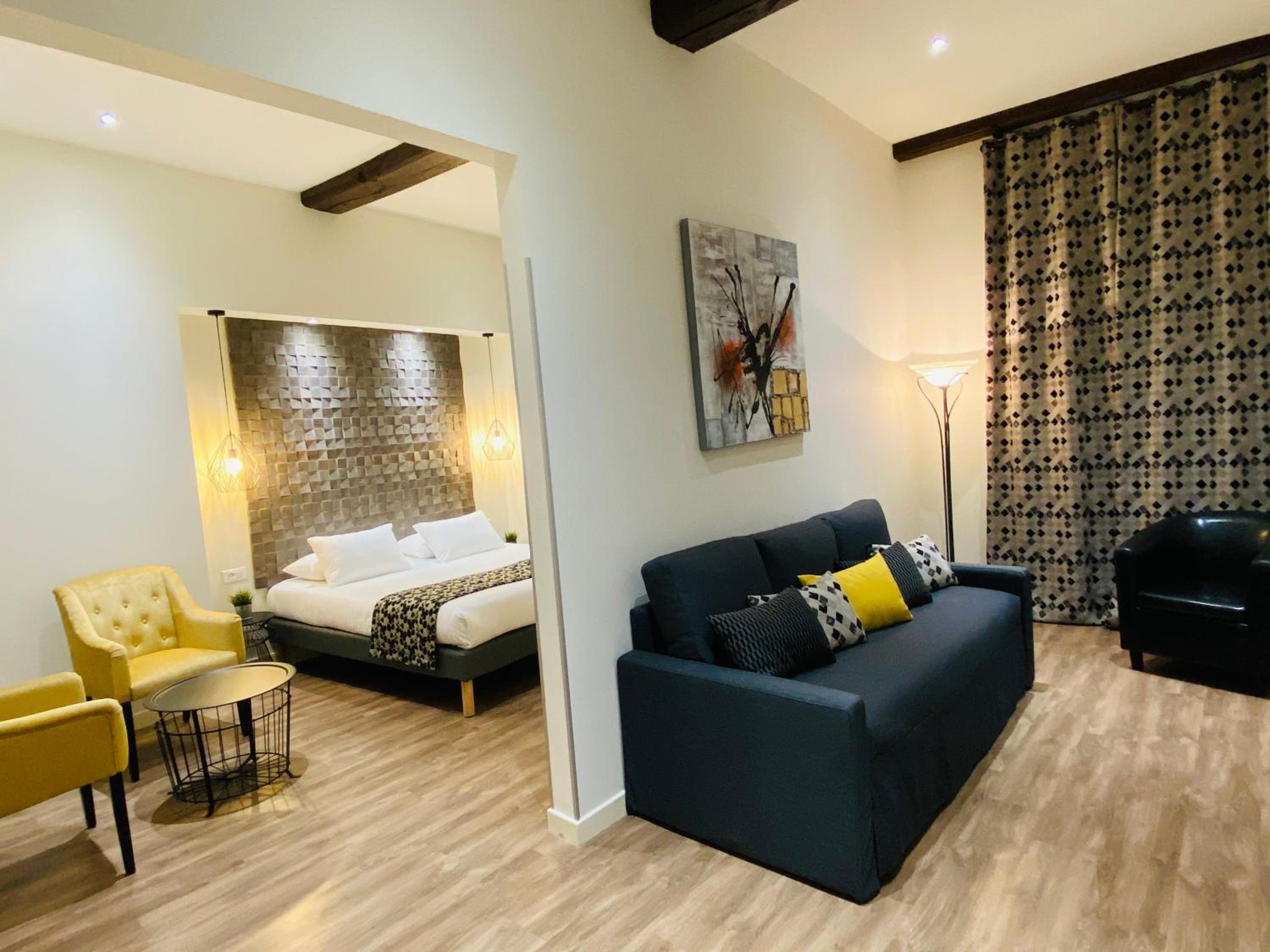 Quad Room - 1 Double Bed, 2 Single Beds - Photo 1