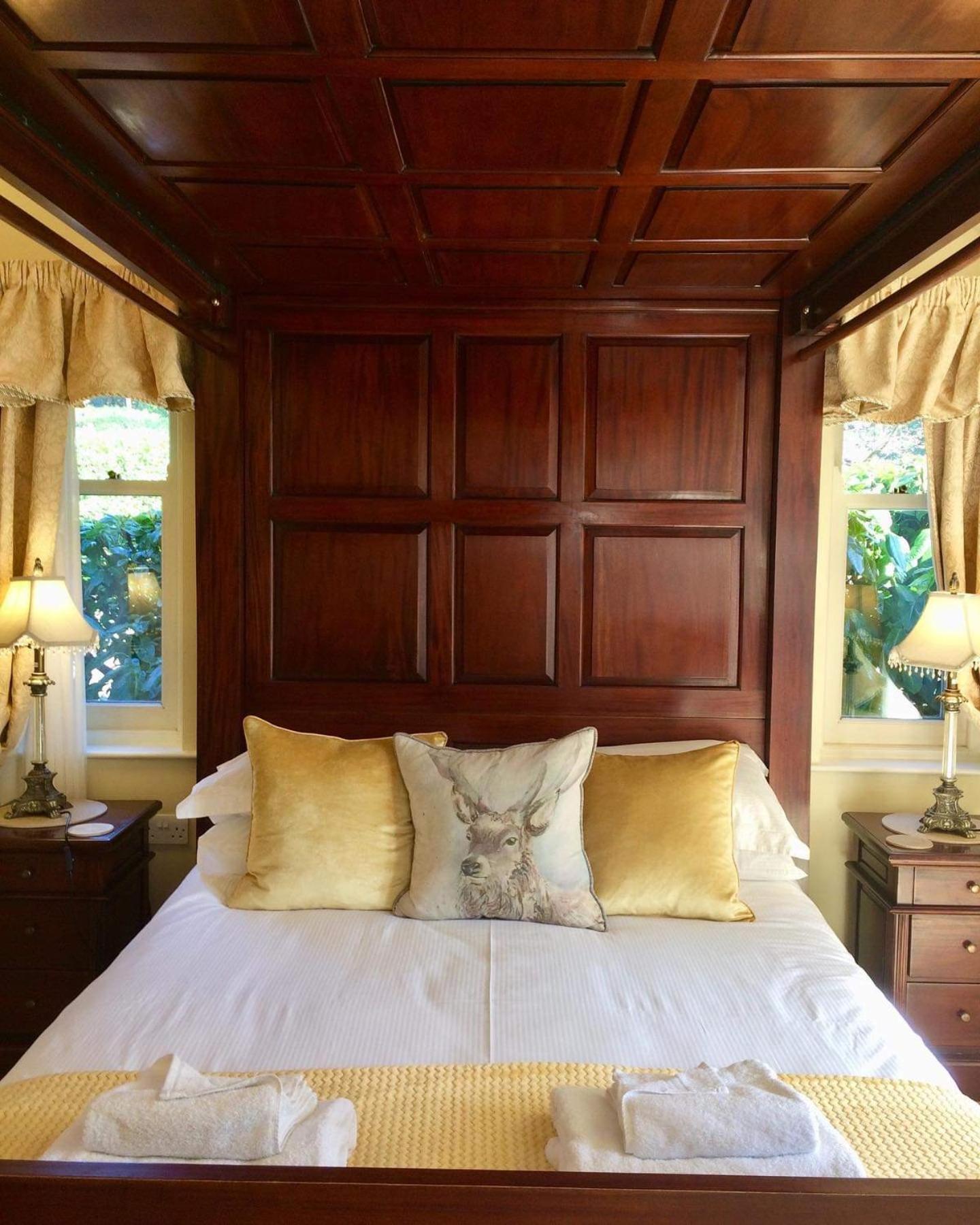 Luxury Double Room with Four Poster Bed photo 2