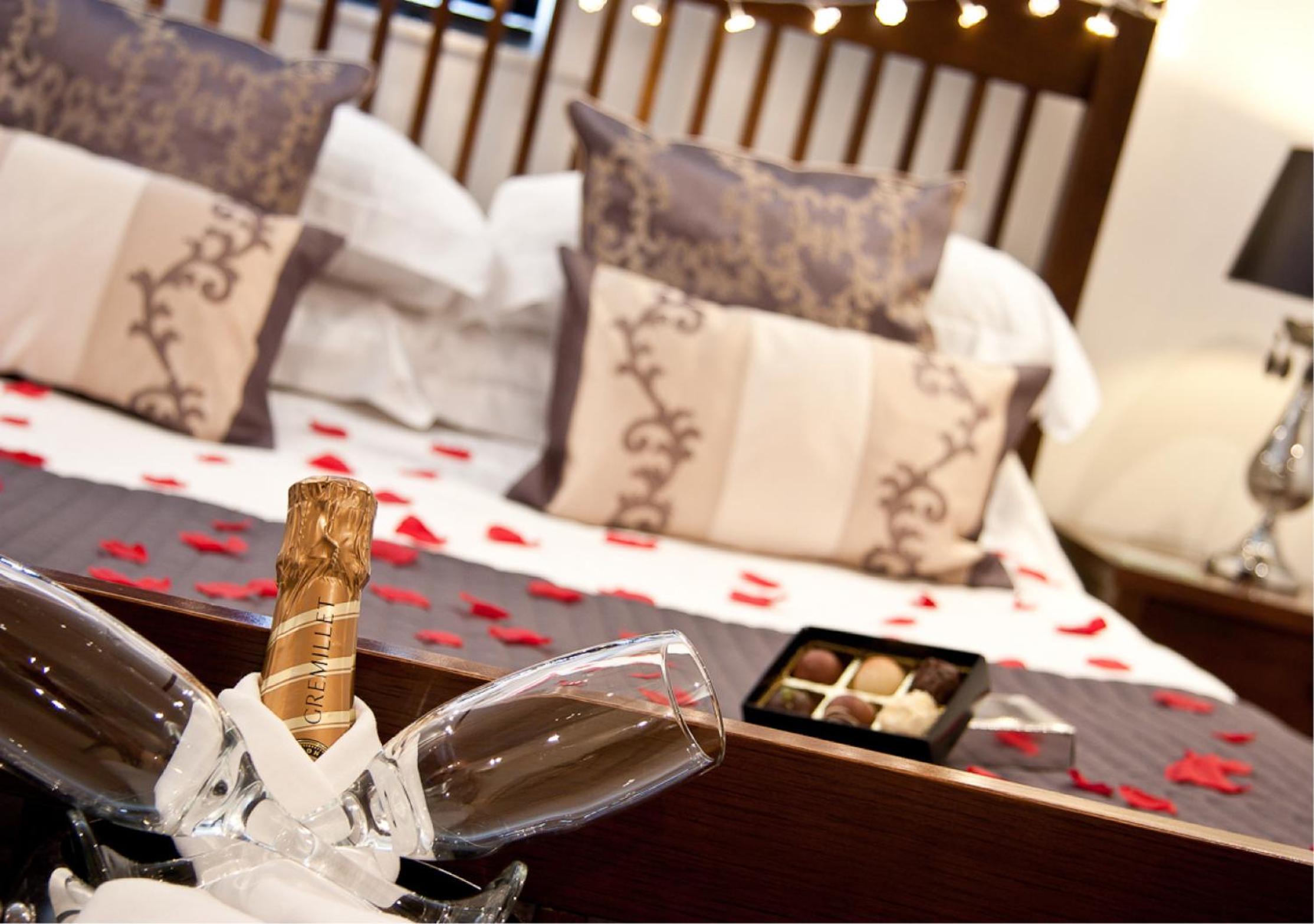 Luxury Room with Spa Bath - Photo 23