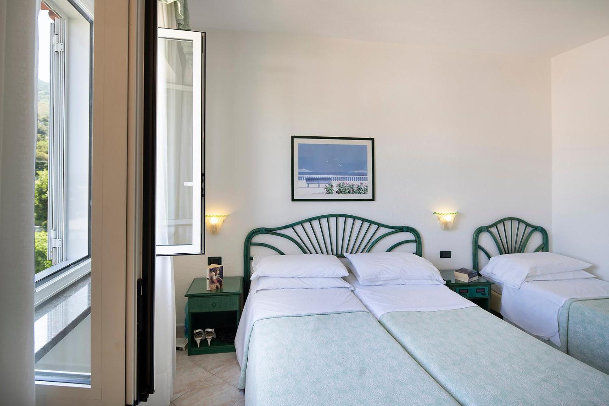 Standard Triple Room photo 2